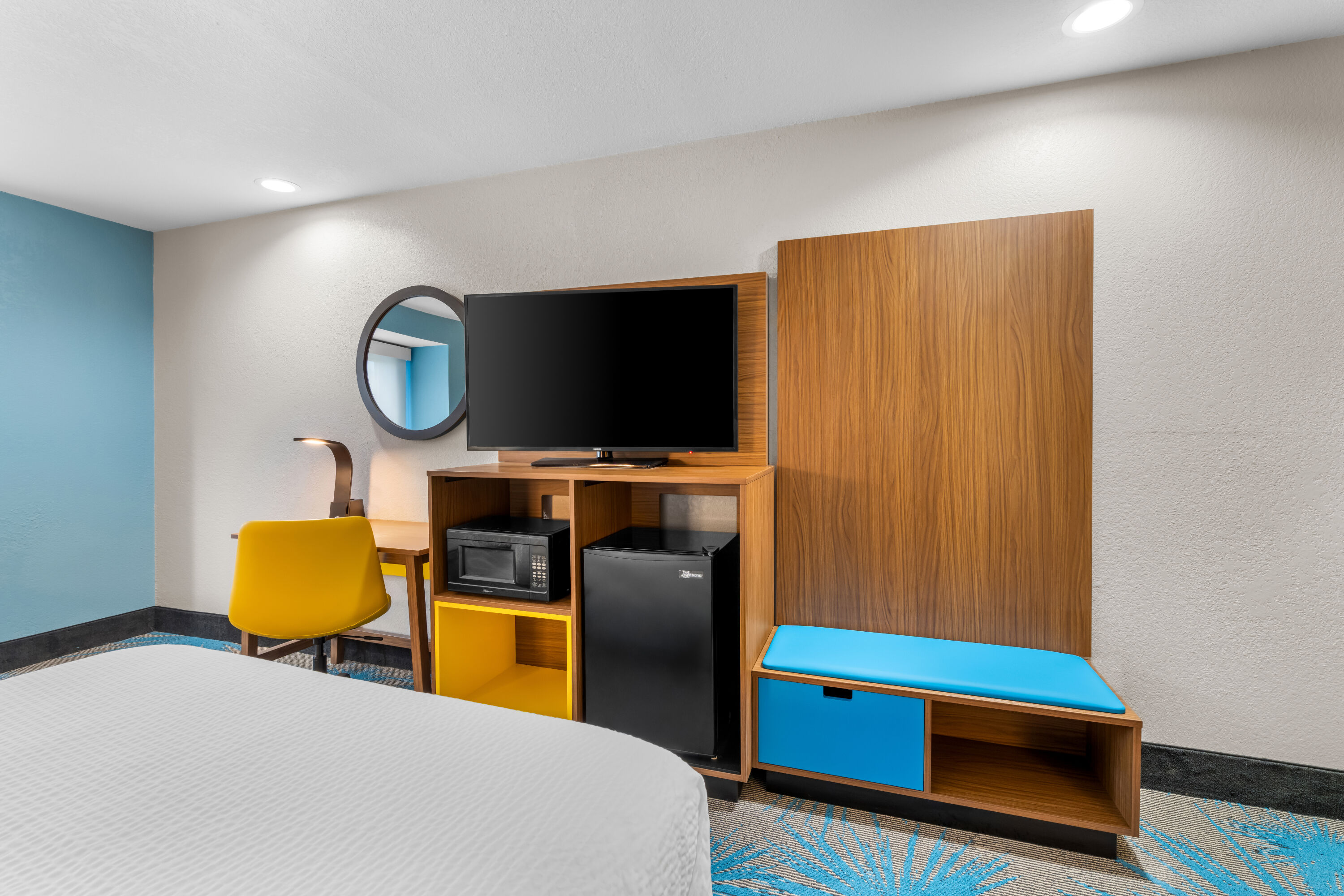 Days Inn & Suites by Wyndham Brandon Amphitheater suite in Brandon, Mississippi