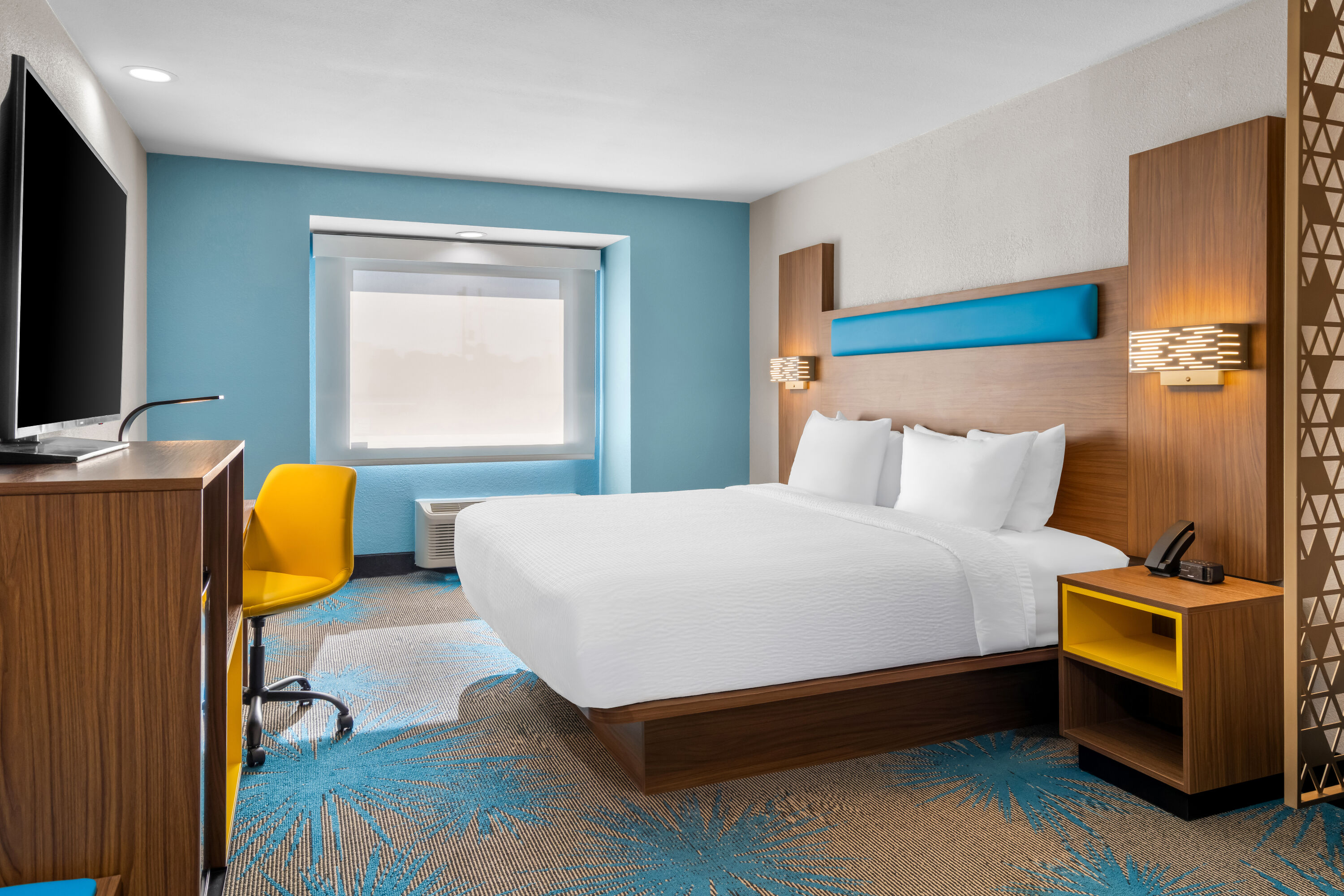 Days Inn & Suites by Wyndham Brandon Amphitheater suite in Brandon, Mississippi