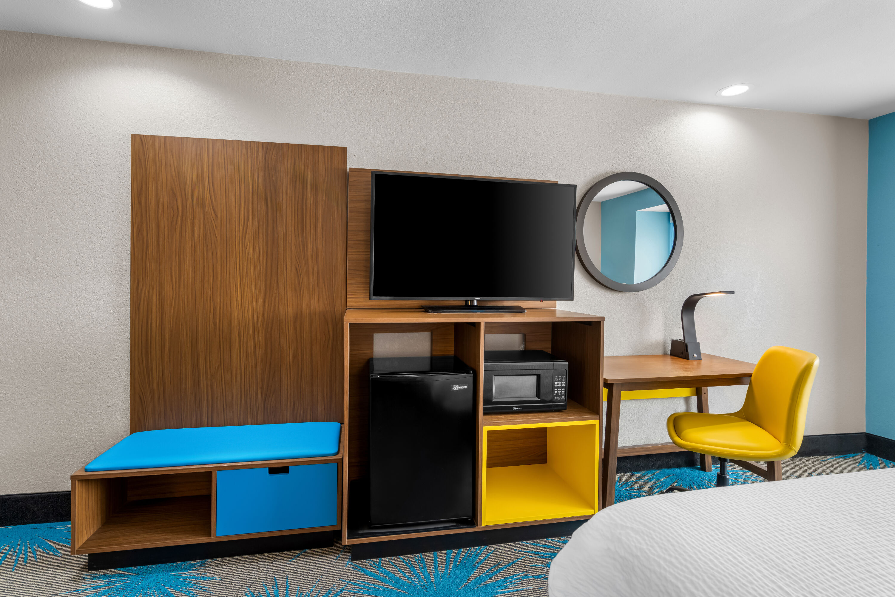 Days Inn & Suites by Wyndham Brandon Amphitheater suite in Brandon, Mississippi