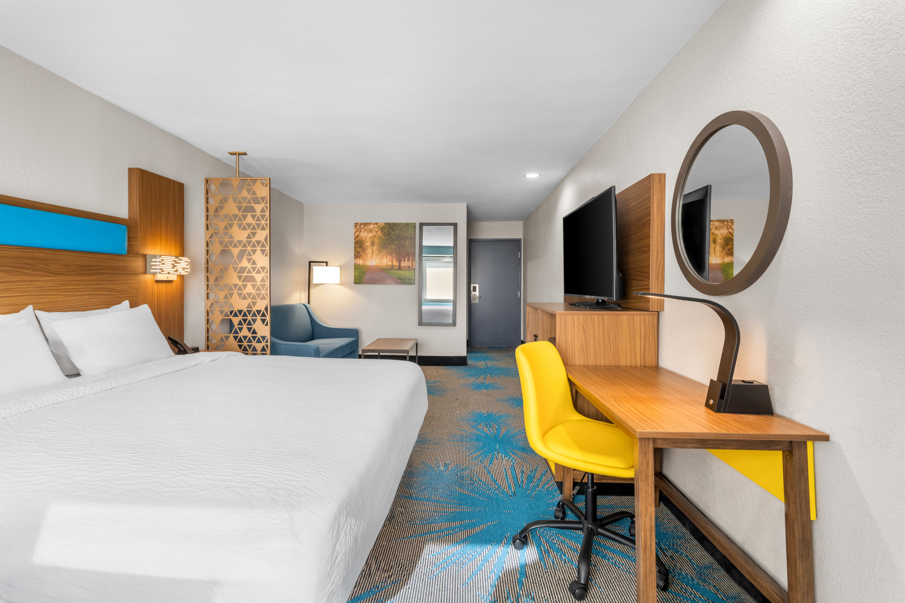 Days Inn & Suites by Wyndham Brandon Amphitheater suite in Brandon, Mississippi