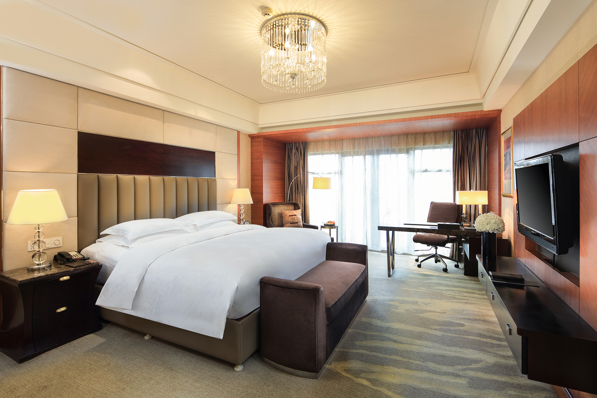 Guest room at the Wyndham Grand Plaza Royale Hangzhou in Hangzhou, Other than US/Canada