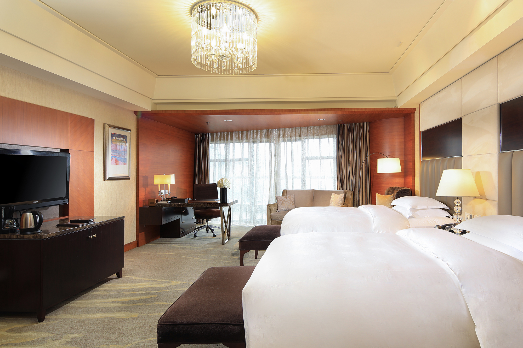 Guest room at the Wyndham Grand Plaza Royale Hangzhou in Hangzhou, Other than US/Canada