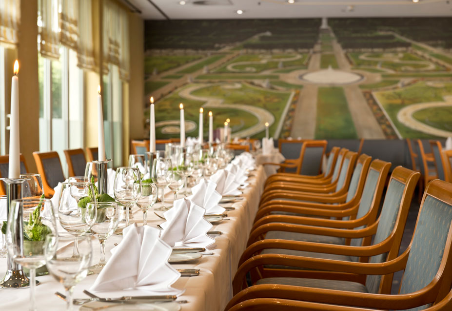 Wyndham Hannover Atrium restaurant in Hannover, Other than US/Canada
