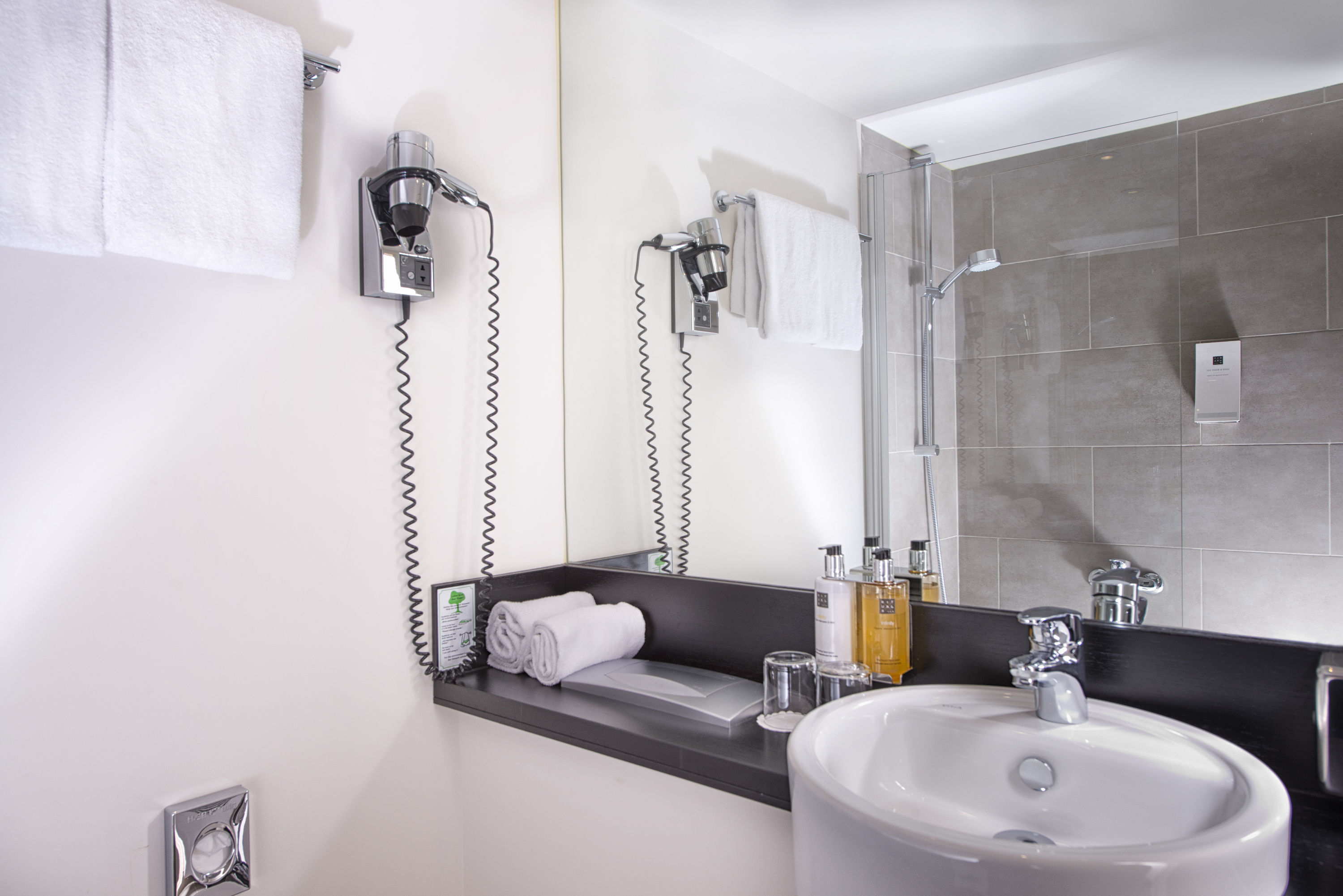Guest room bath at the Wyndham Stuttgart Airport Messe in Stuttgart, Other than US/Canada