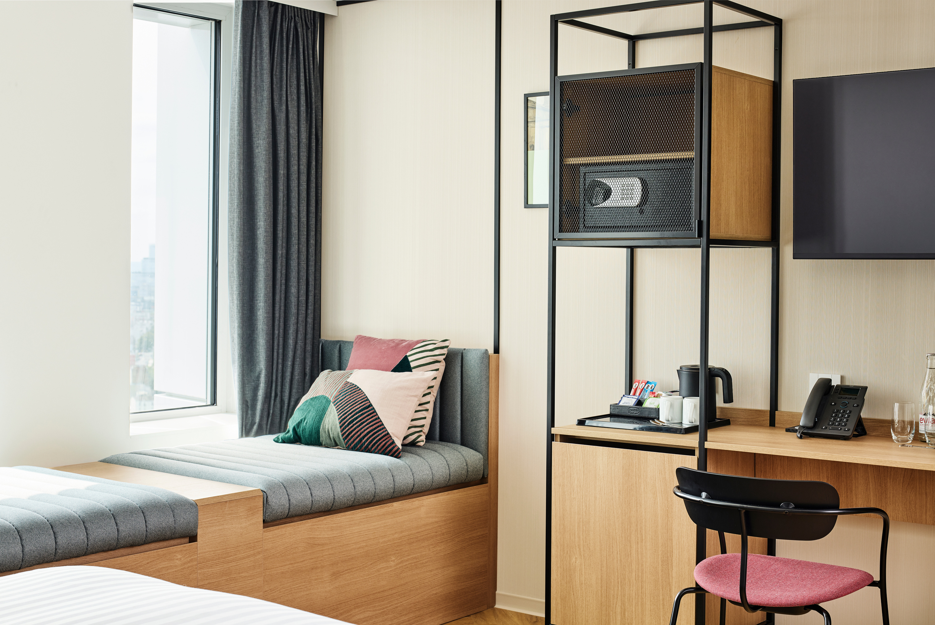 Guest room at the H4 Wyndham Paris Pleyel in Saint-Denis, Other than US/Canada