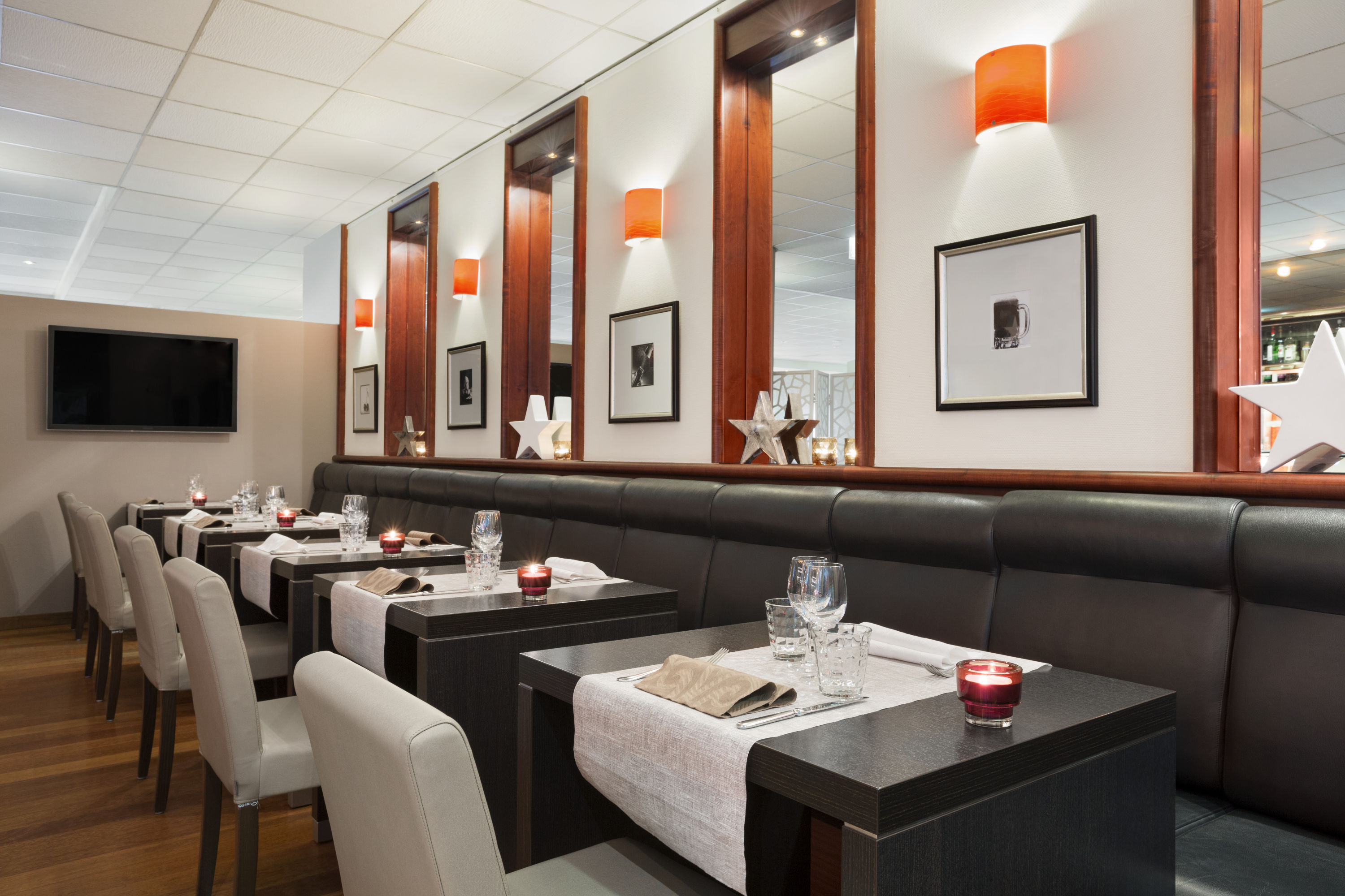 Ramada Encore by Wyndham Geneva restaurant in Geneve, Other than US/Canada