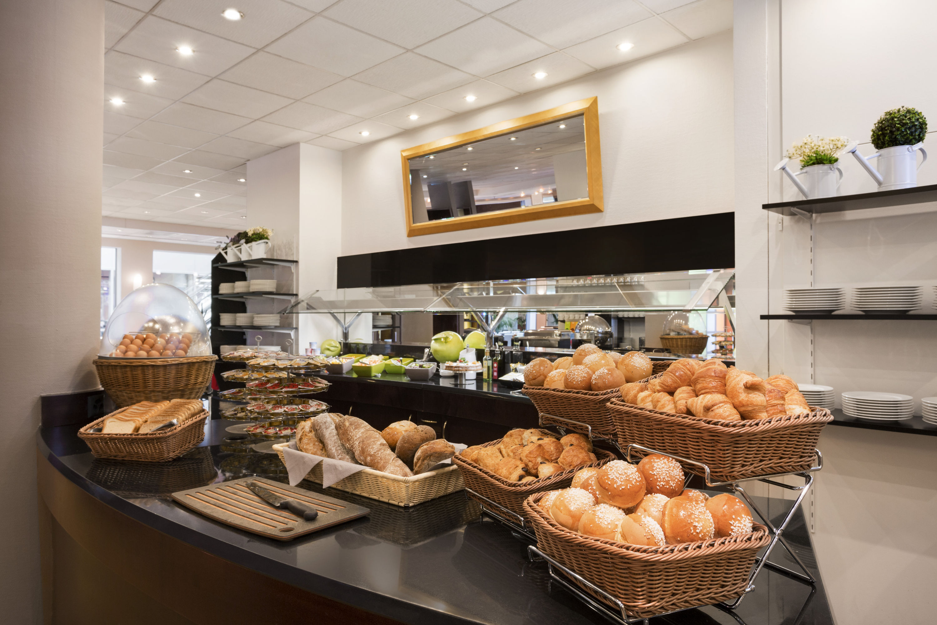 Ramada Encore by Wyndham Geneva restaurant in Geneve, Other than US/Canada