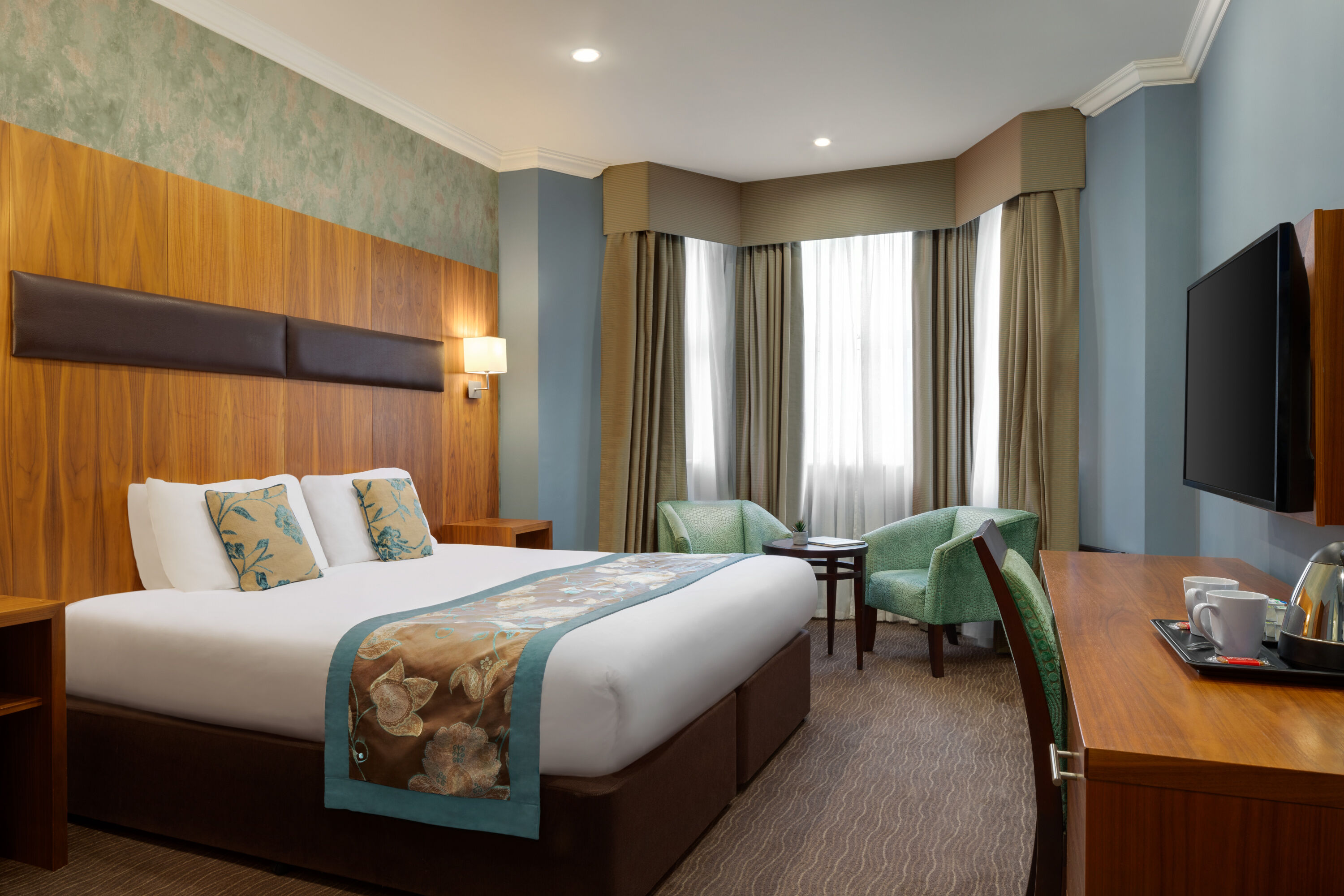 Guest room at the Ramada by Wyndham Cheltenham in Cheltenham, Other than US/Canada