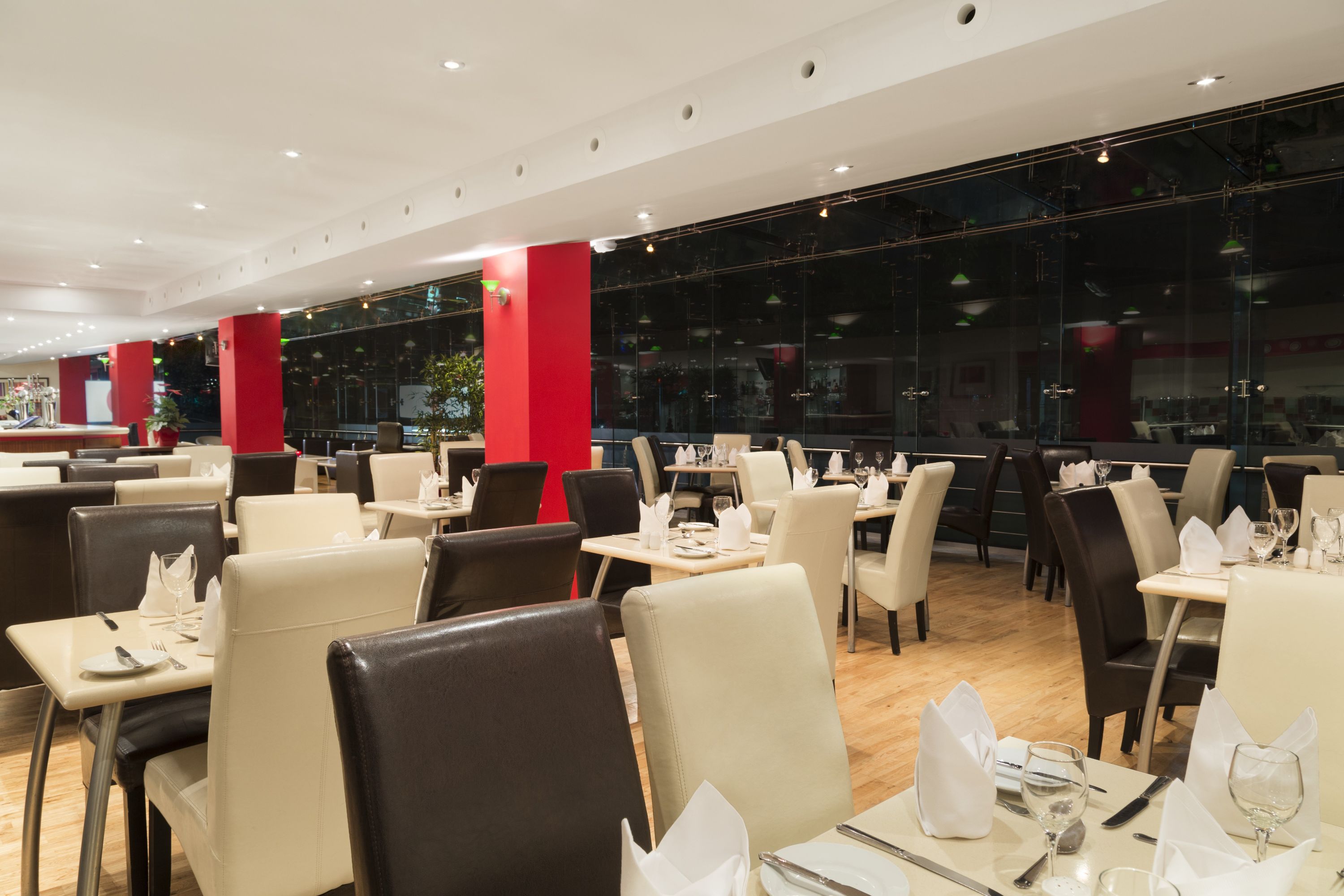 Ramada by Wyndham Hounslow - Heathrow East restaurant in Hounslow, Other than US/Canada