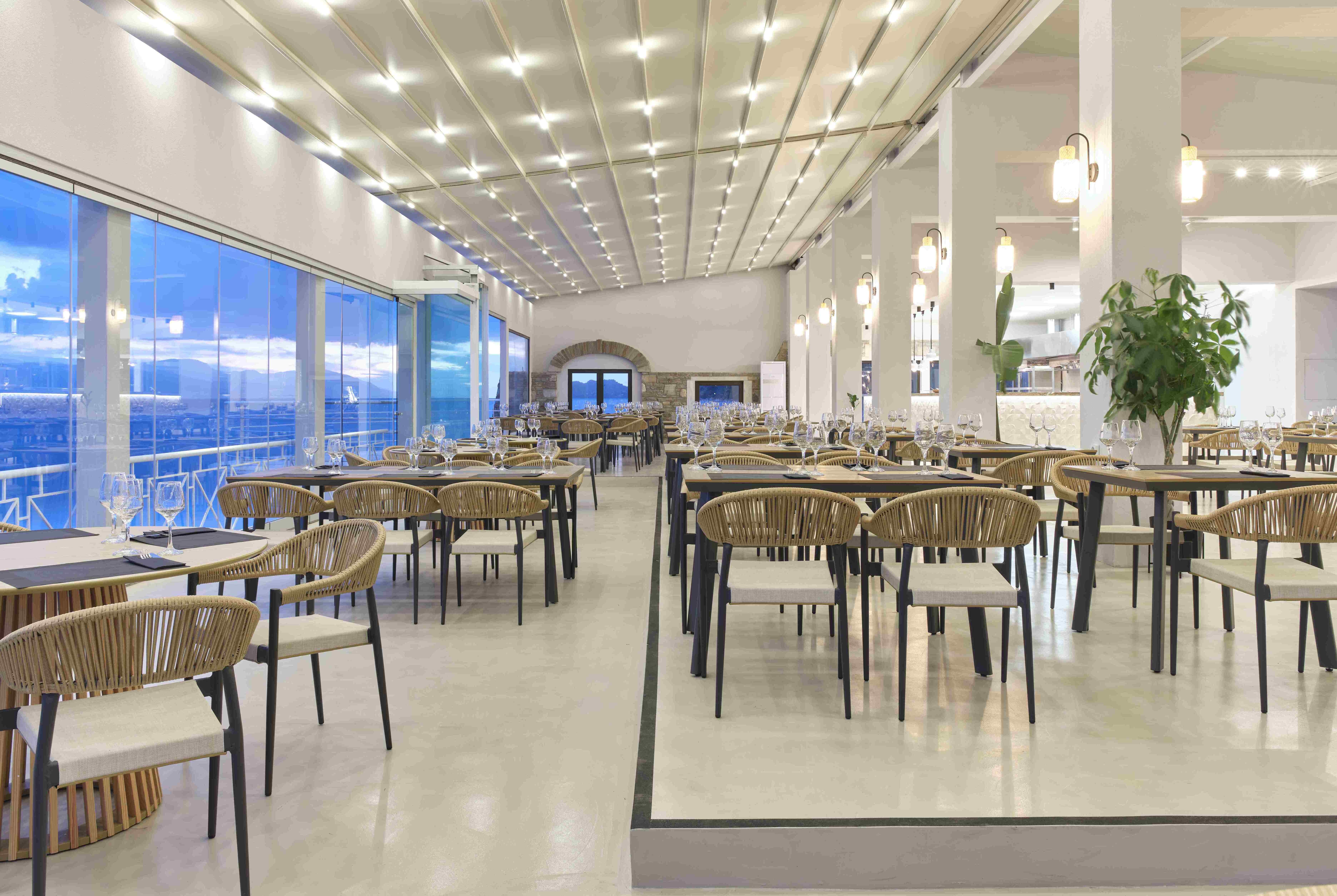 Ramada by Wyndham Loutraki Poseidon Resort restaurant in Loutraki, Other than US/Canada
