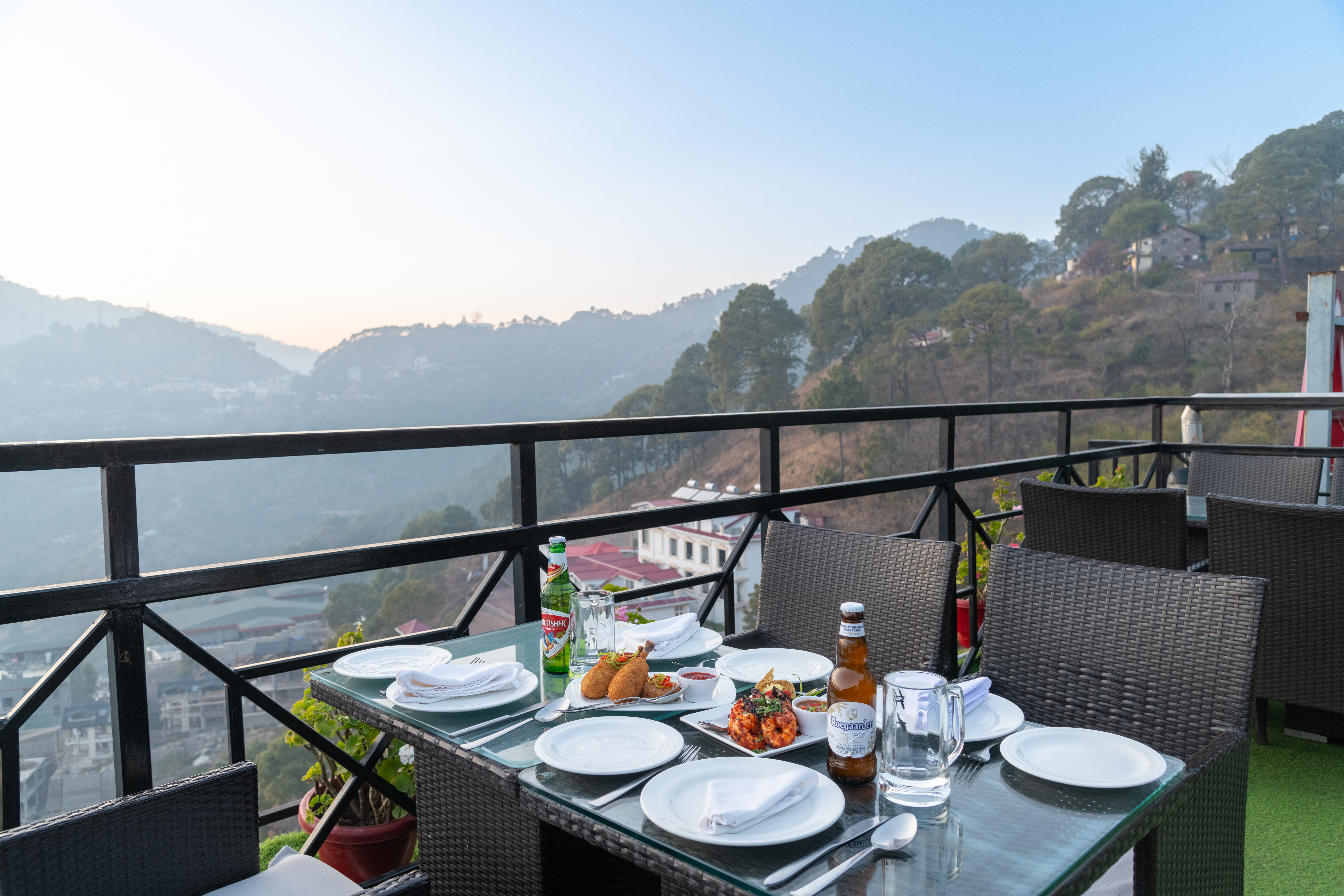 Ramada by Wyndham Kasauli restaurant in Kasauli, Other than US/Canada