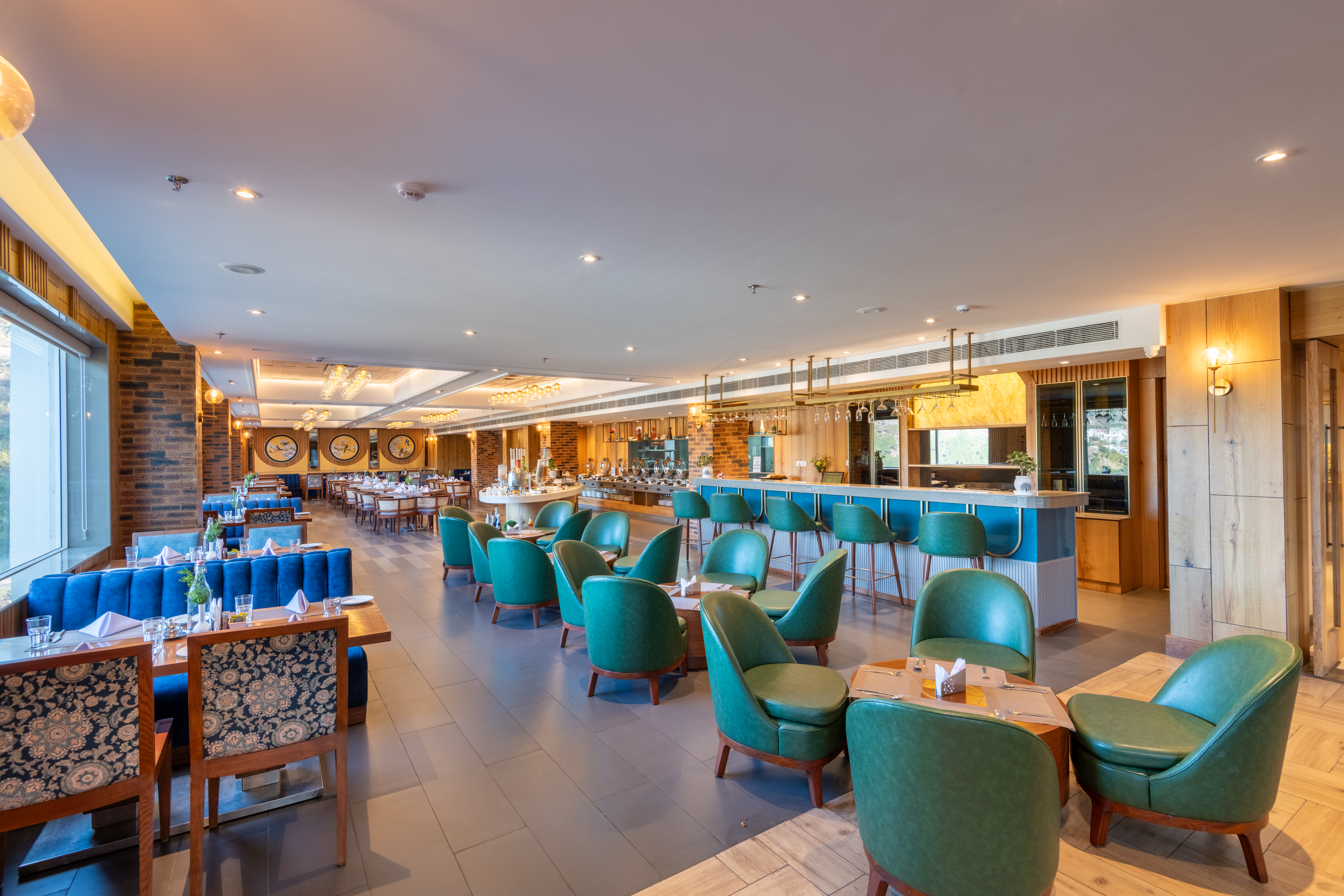 Ramada by Wyndham Kasauli restaurant in Kasauli, Other than US/Canada