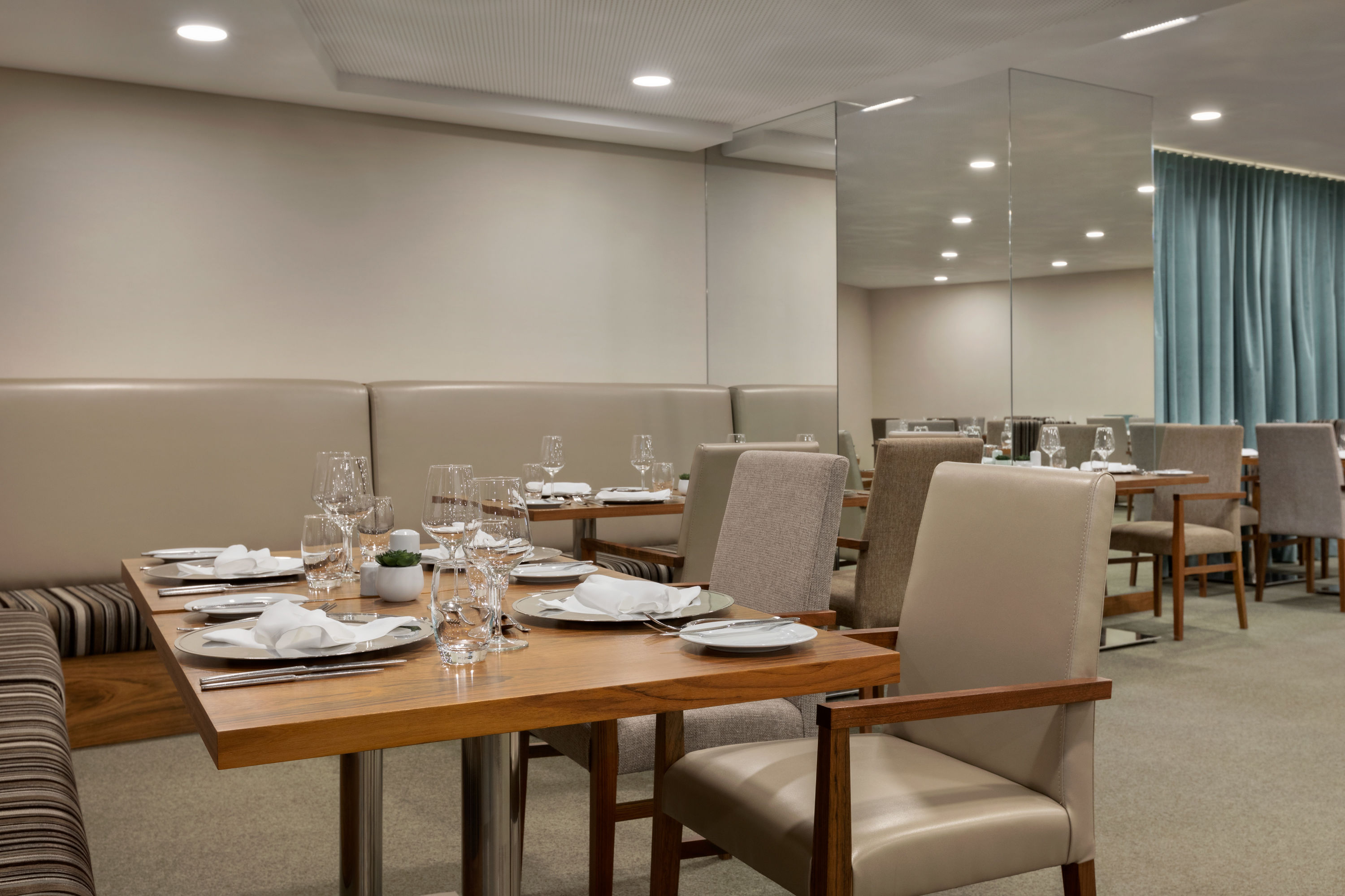 Ramada by Wyndham Lisbon bar and grill in Lisbon, Other than US/Canada