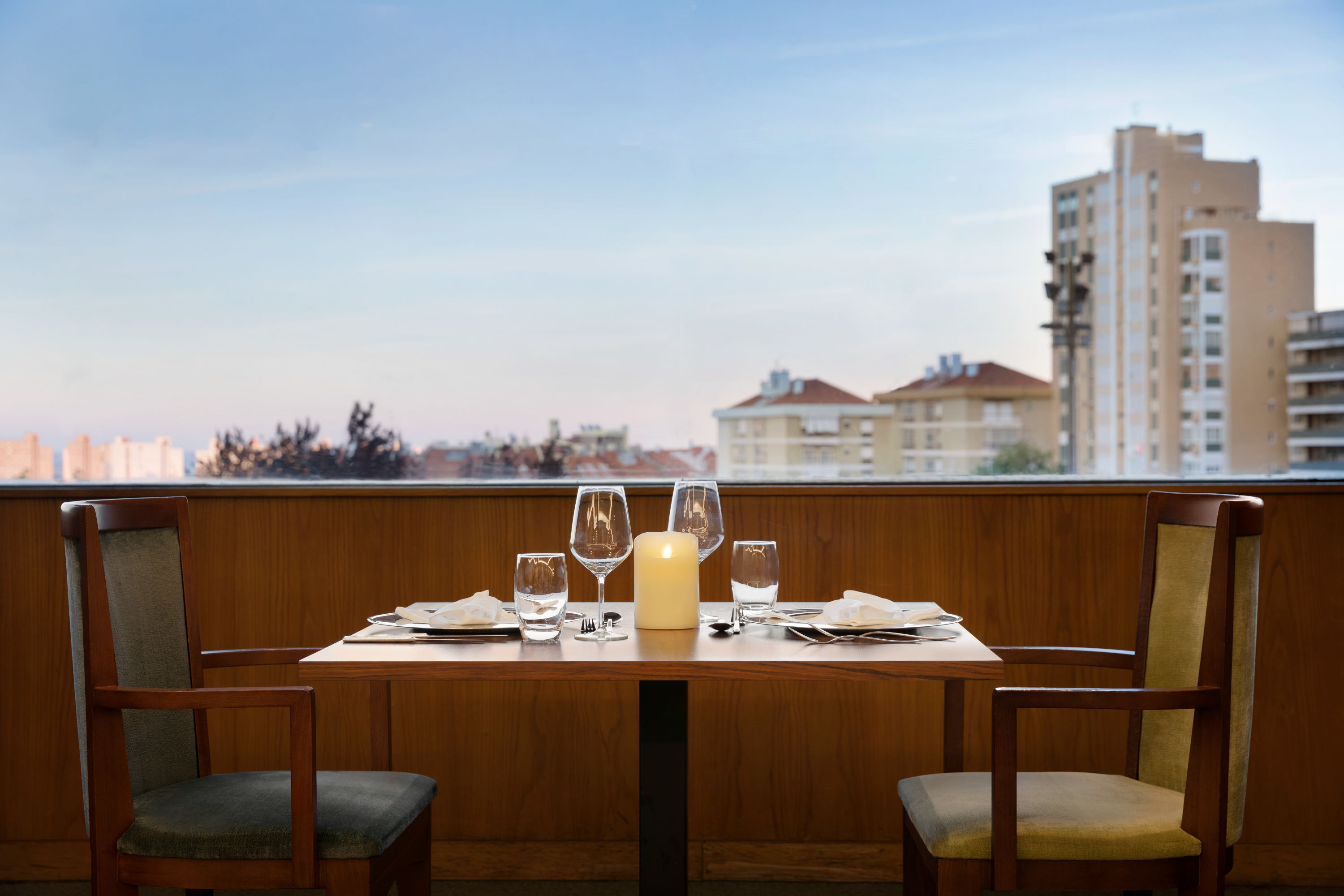 Ramada by Wyndham Lisbon bar and grill in Lisbon, Other than US/Canada