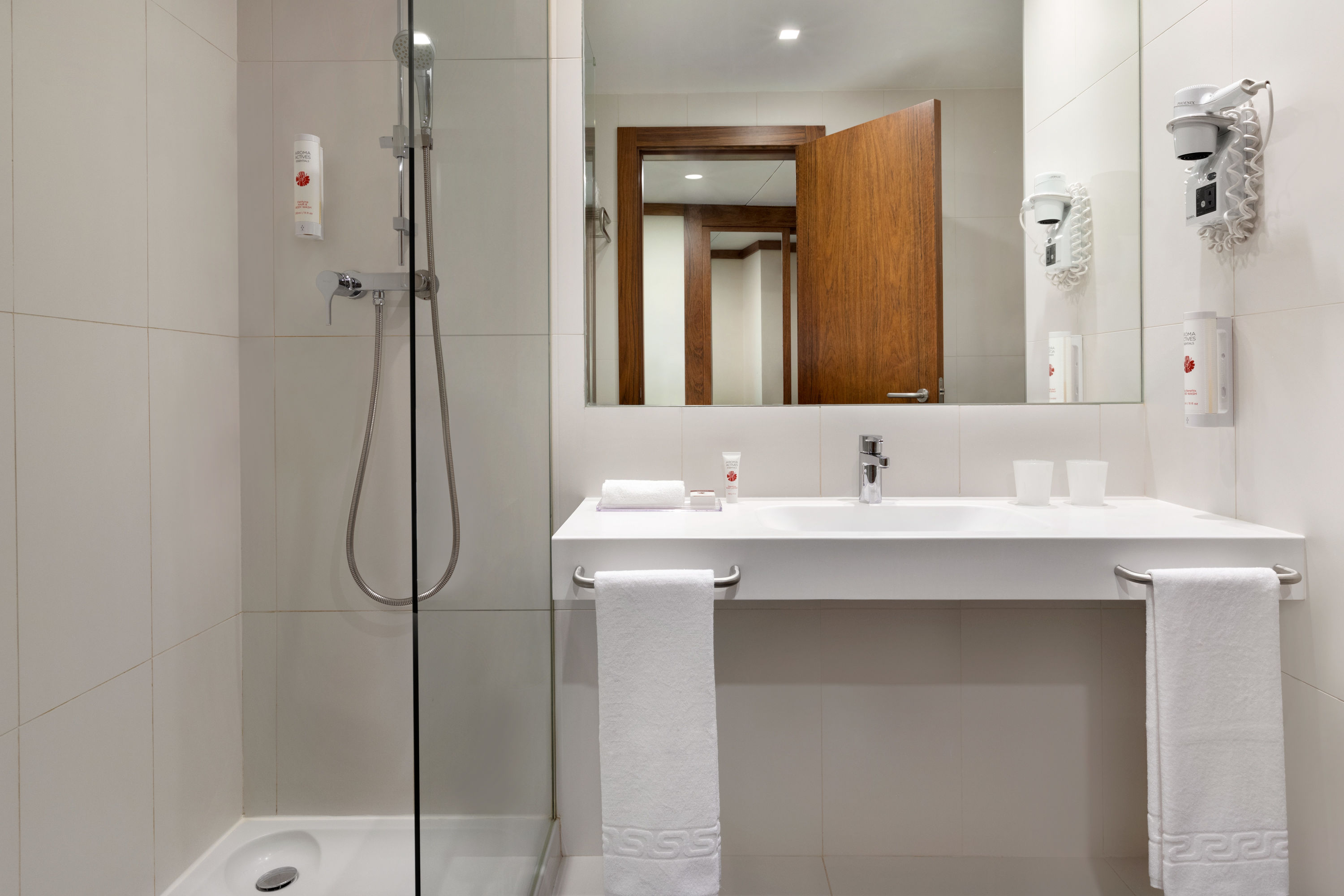 Guest room bath at the Ramada by Wyndham Lisbon in Lisbon, Other than US/Canada