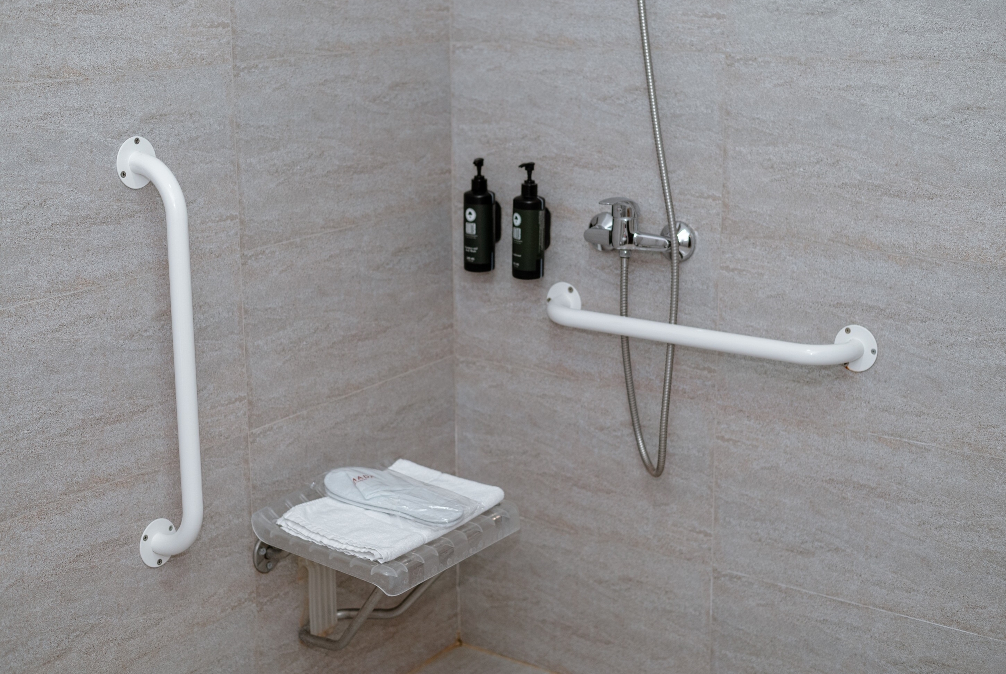 Guest room bath at the Ramada Plaza by Wyndham Craiova in Craiova, Other than US/Canada