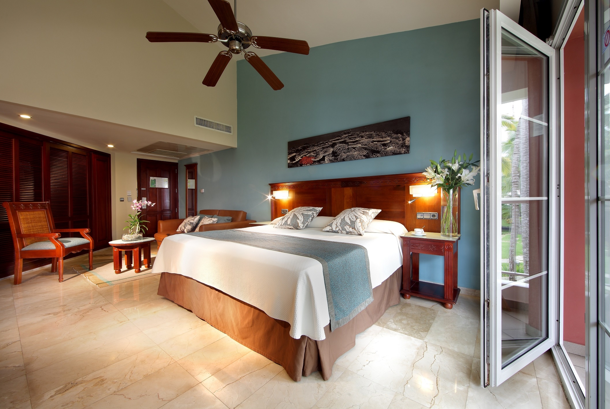 King bed guest room at the Grand Palladium Select Bavaro, All Inclusive Resort & Spa in Punta Cana, Other than US/Canada