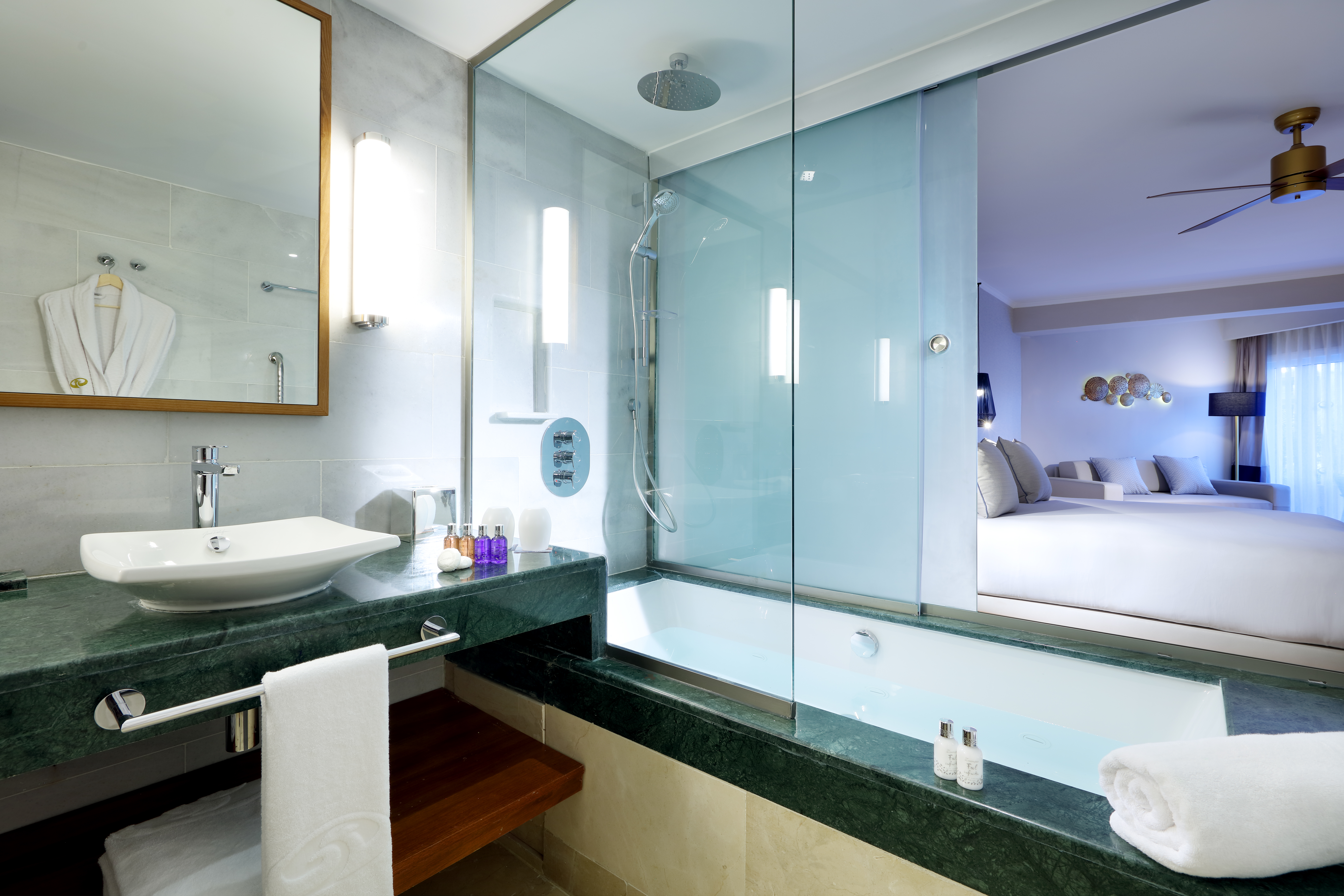 Guest room bath at the Grand Palladium Select Bavaro, All Inclusive Resort & Spa in Punta Cana, Other than US/Canada