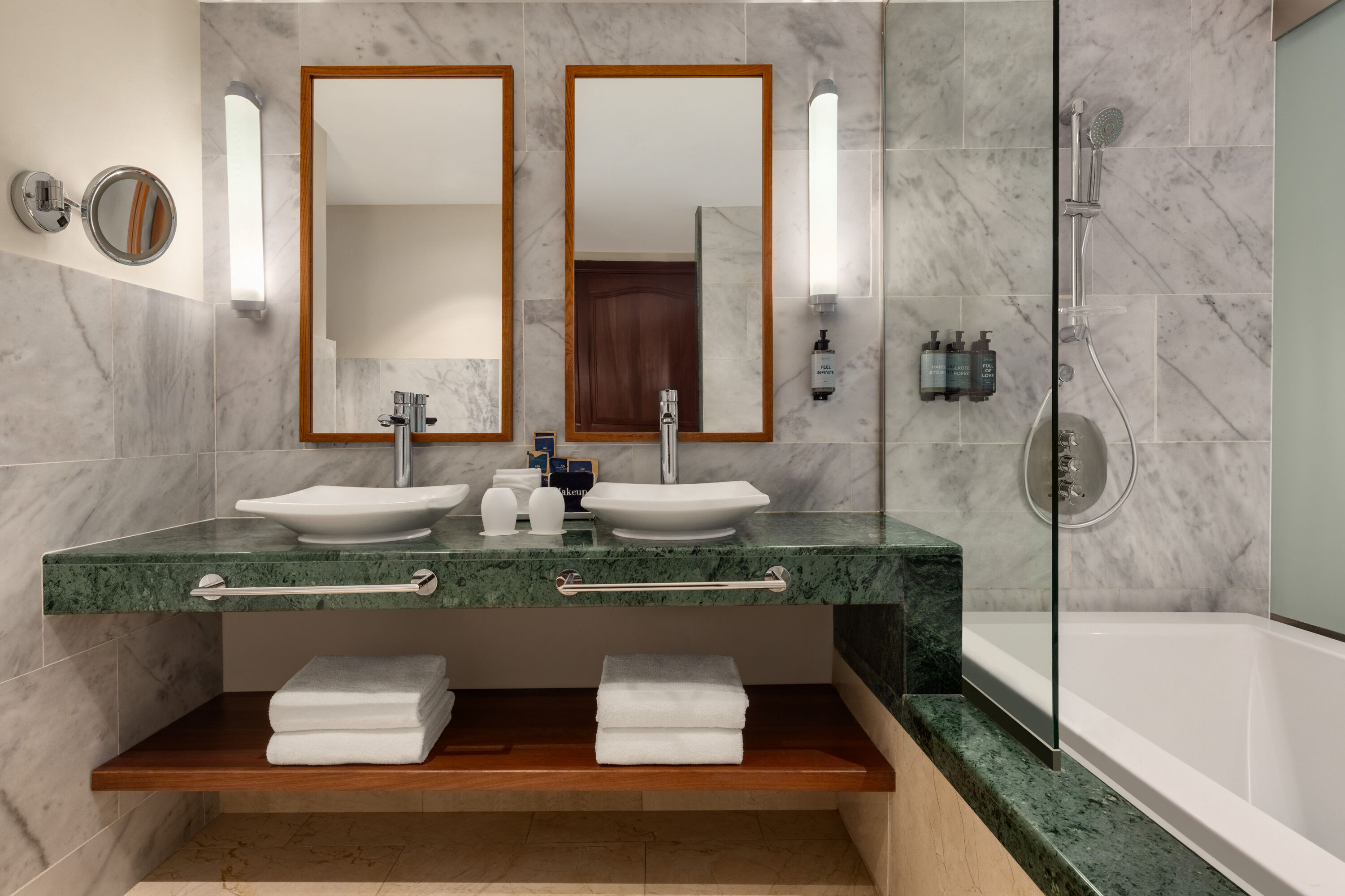 Guest room bath at the Grand Palladium Punta Cana, All Inclusive Resort & Spa in Punta Cana, Other than US/Canada