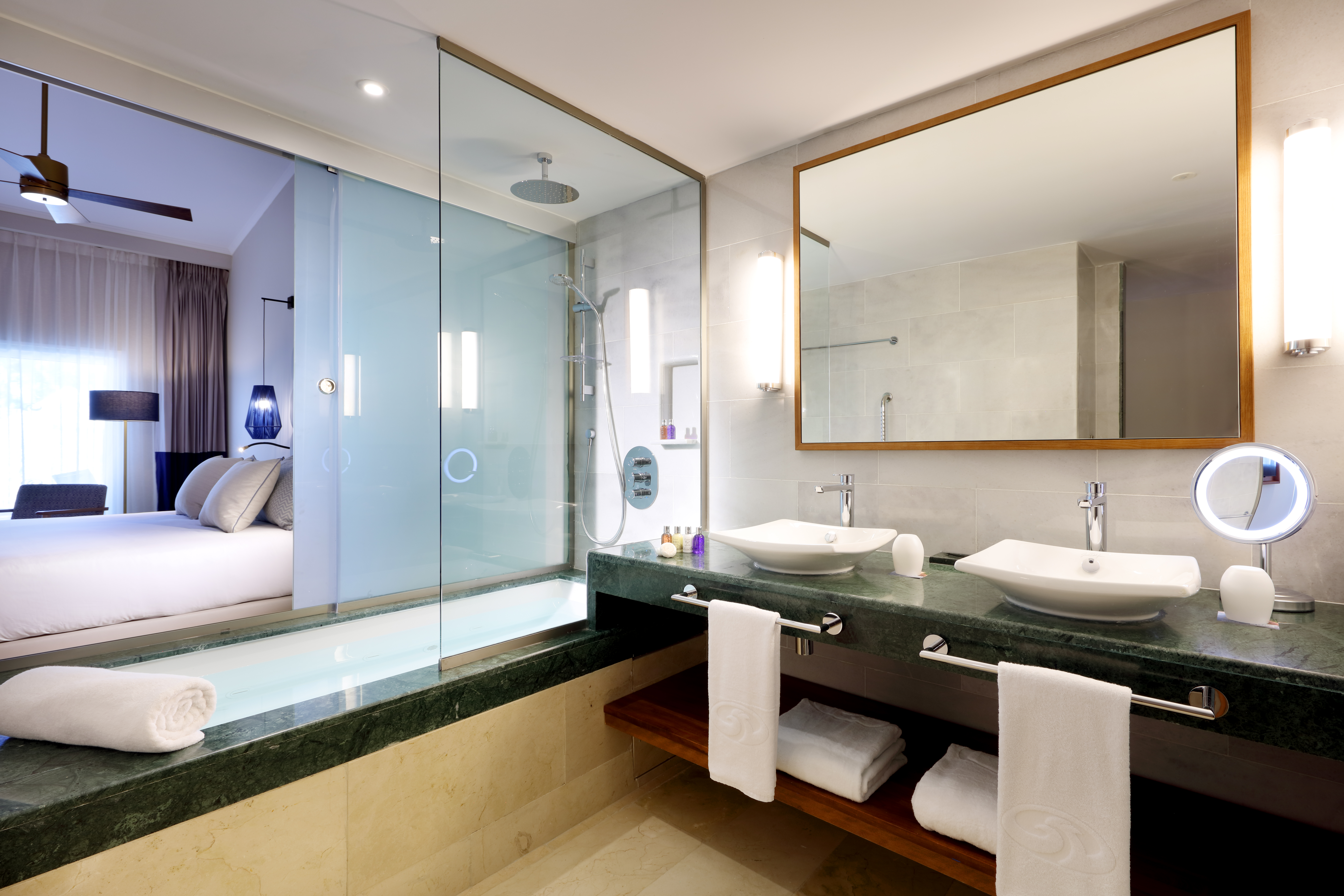 Guest room bath at the Grand Palladium Punta Cana, All Inclusive Resort & Spa in Punta Cana, Other than US/Canada