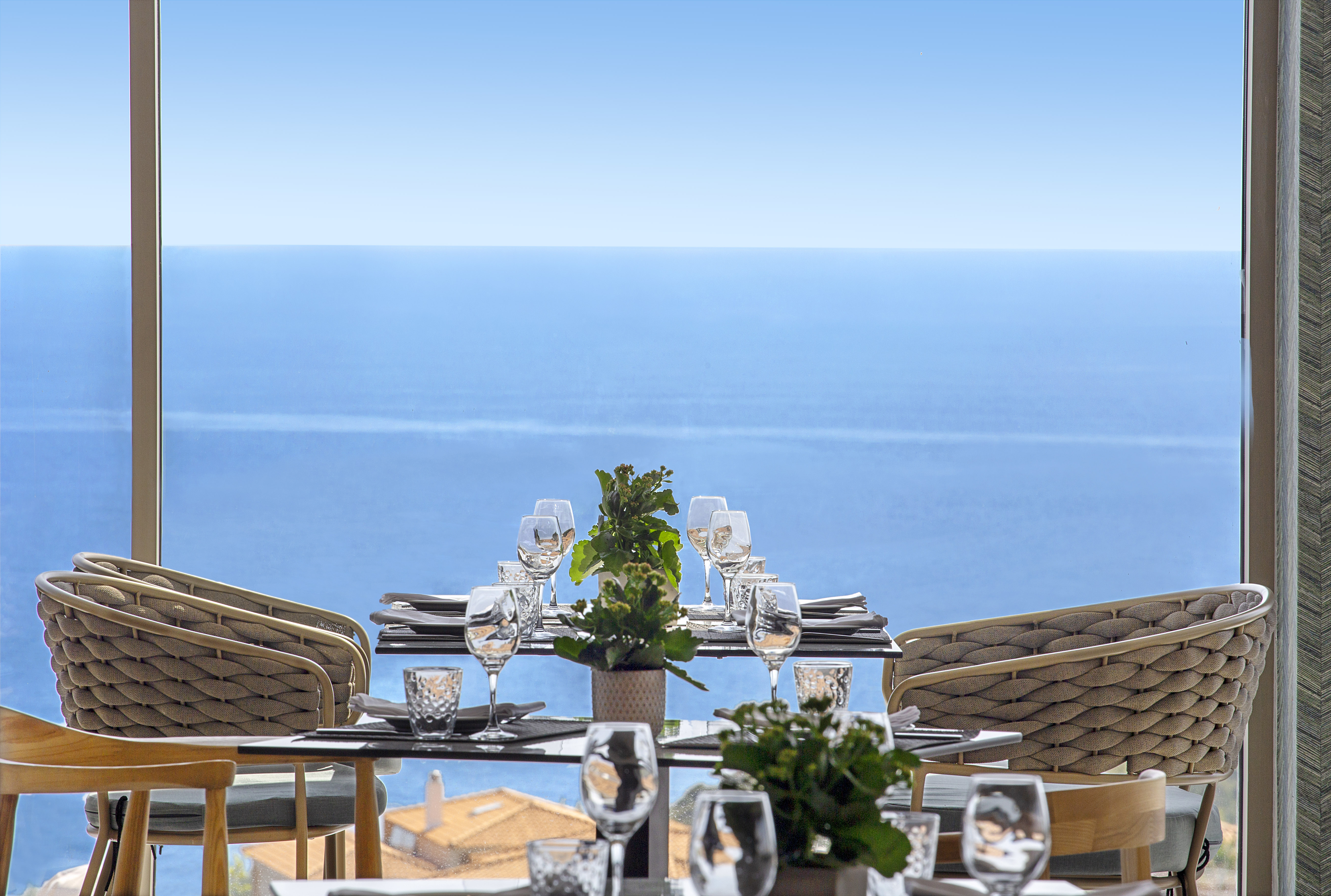Zeus Eleva Ajul, a Registry Collection Hotel restaurant in Agia Paraskevi Chalikidi, Other than US/Canada