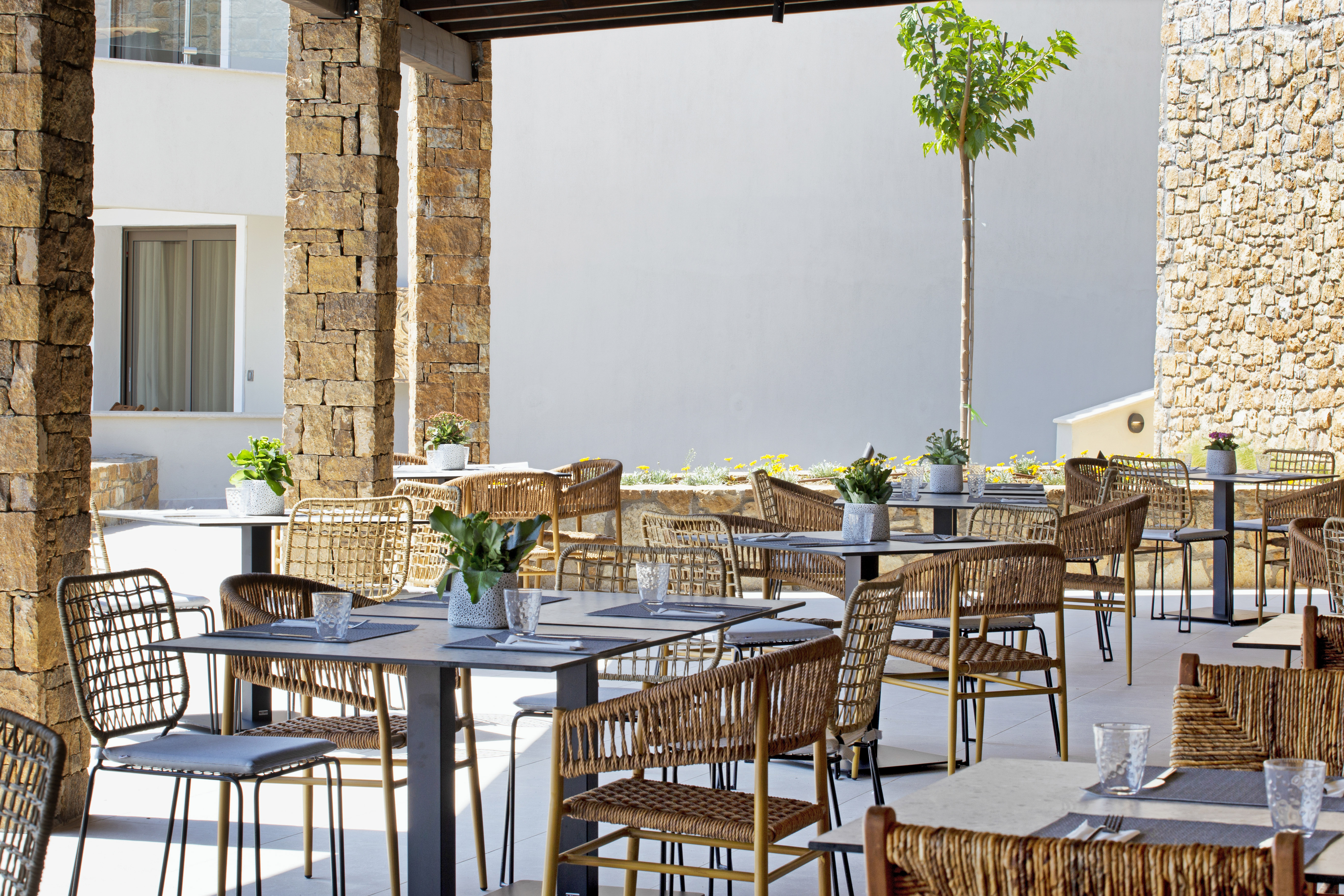 Zeus Eleva Ajul, a Registry Collection Hotel restaurant in Agia Paraskevi Chalikidi, Other than US/Canada