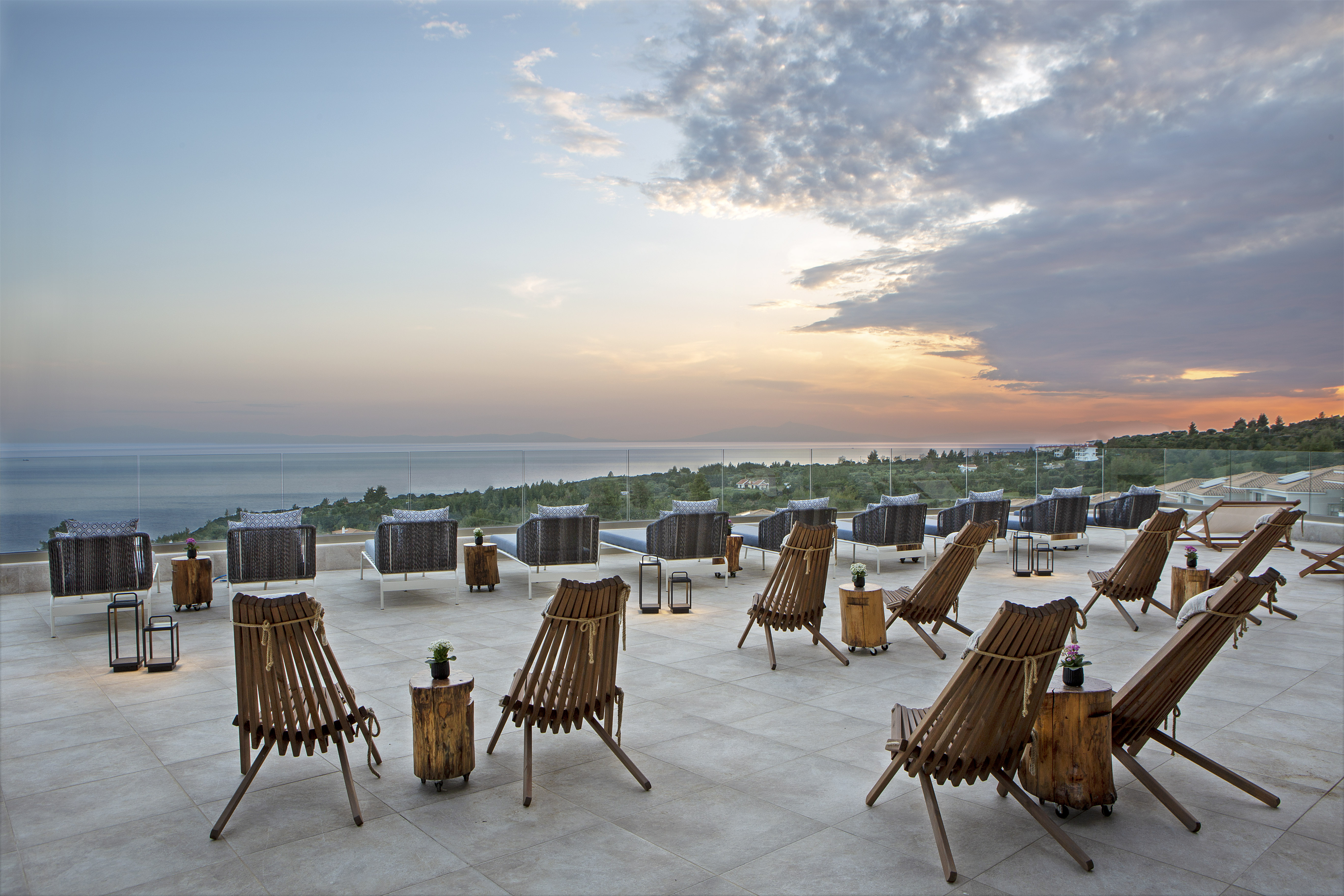 Bar at Zeus Eleva Ajul, a Registry Collection Hotel in Agia Paraskevi Chalikidi, Other than US/Canada