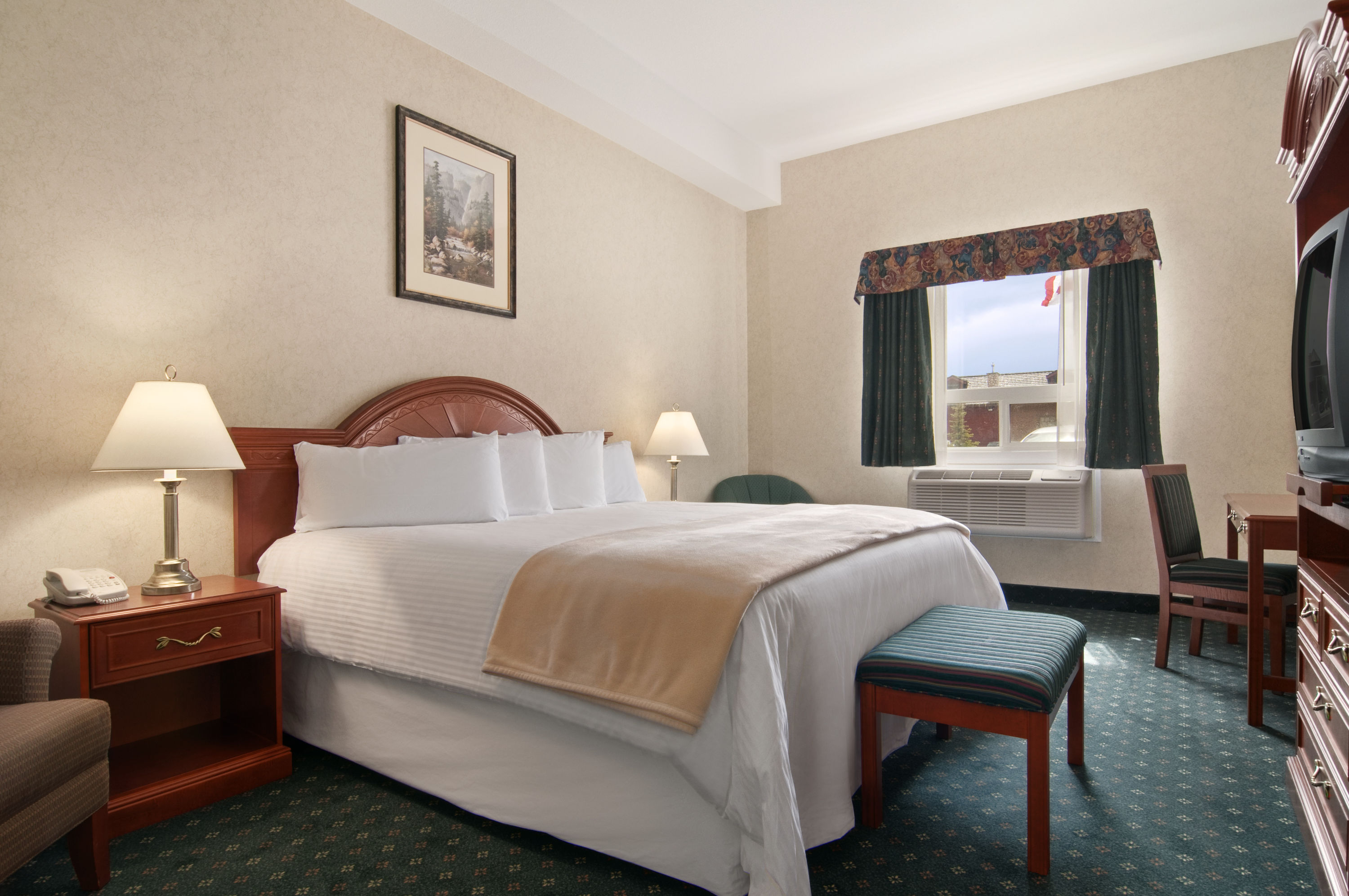 Travelodge by Wyndham Strathmore suite in Strathmore, Alberta