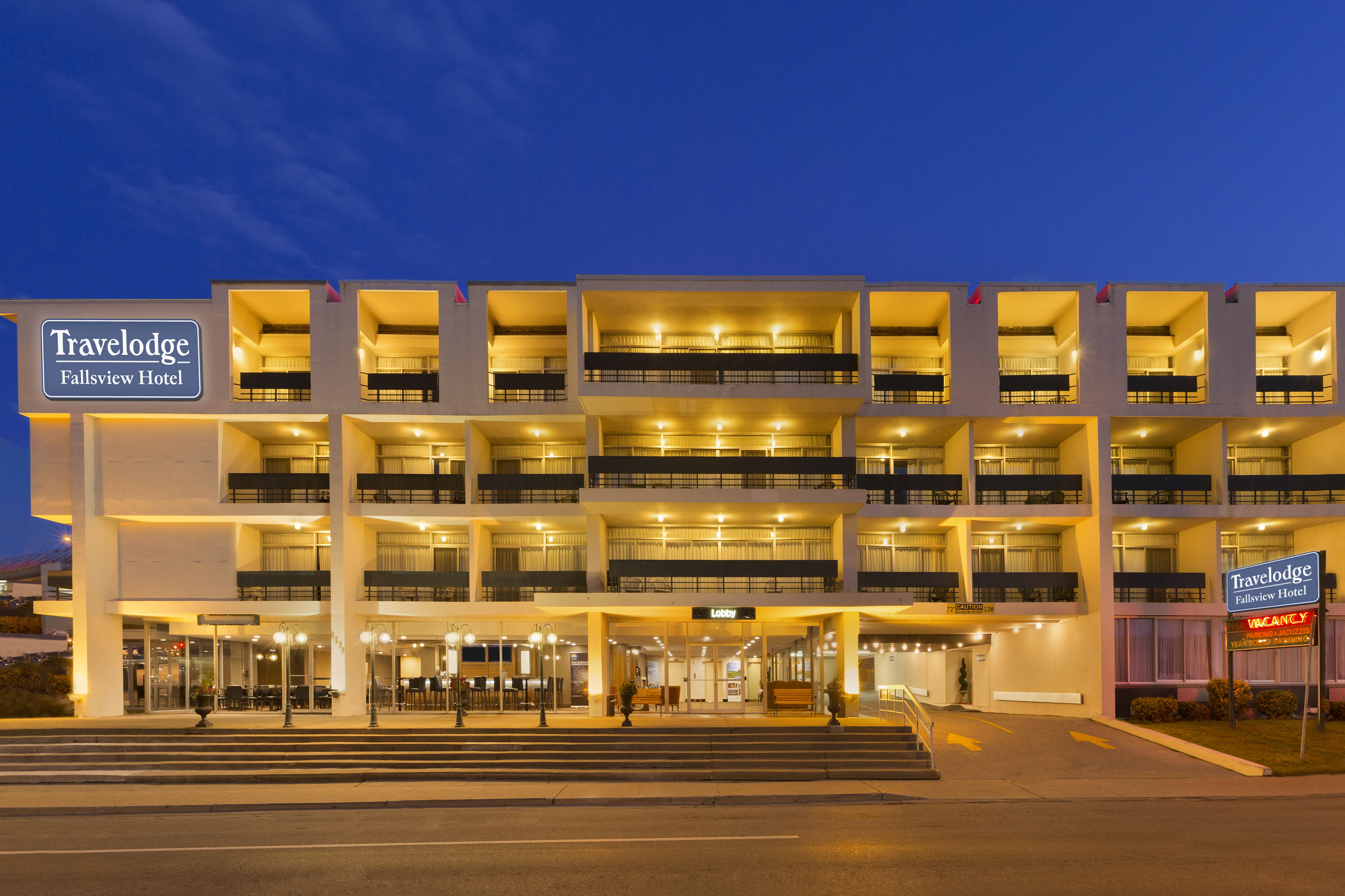 Exterior of Travelodge by Wyndham Niagara Falls Fallsview hotel in Niagara Falls, Ontario