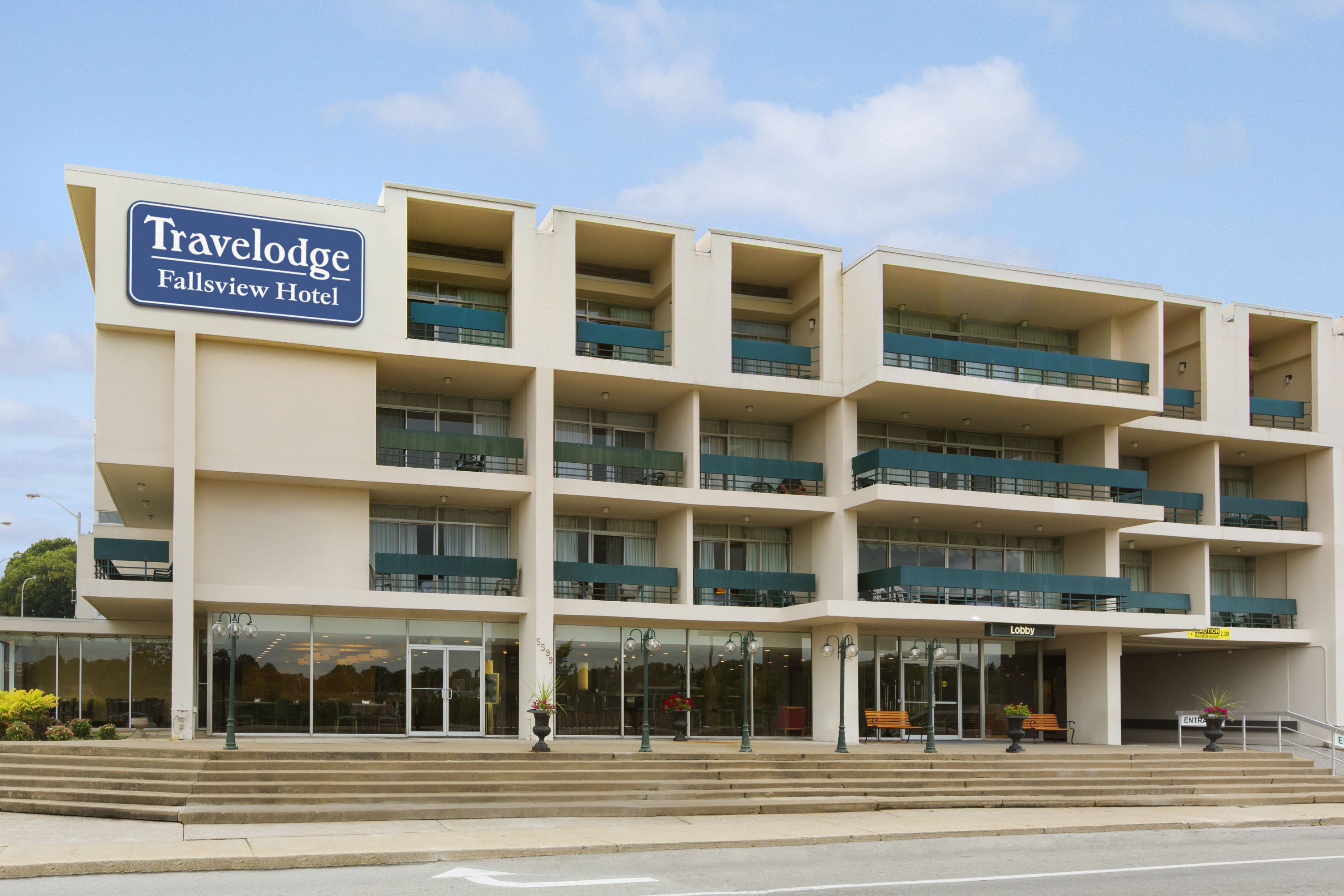 Exterior of Travelodge by Wyndham Niagara Falls Fallsview hotel in Niagara Falls, Ontario