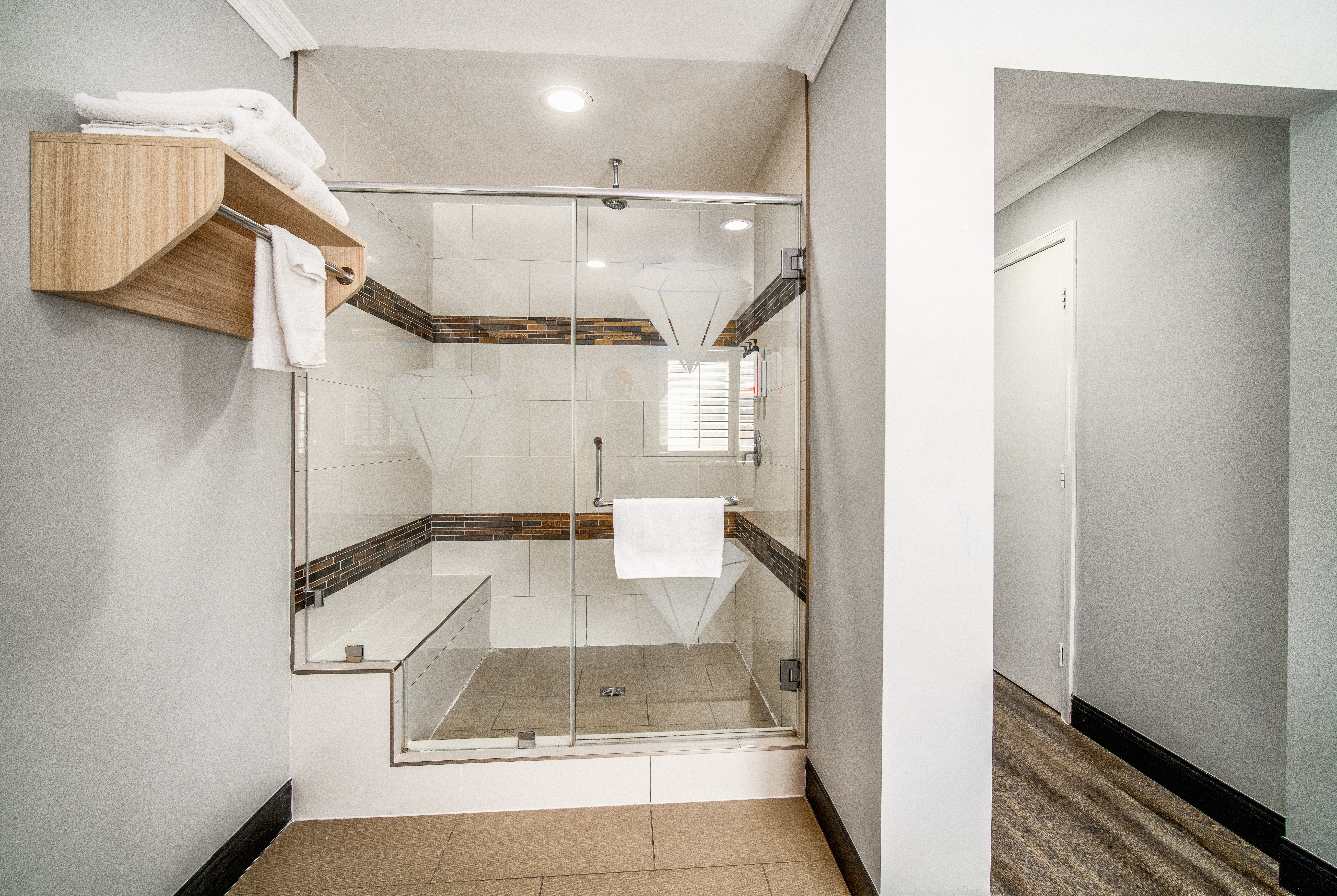 Guest room bath at the Travelodge Inn & Suites by Wyndham Bell Los Angeles Area in Bell, California