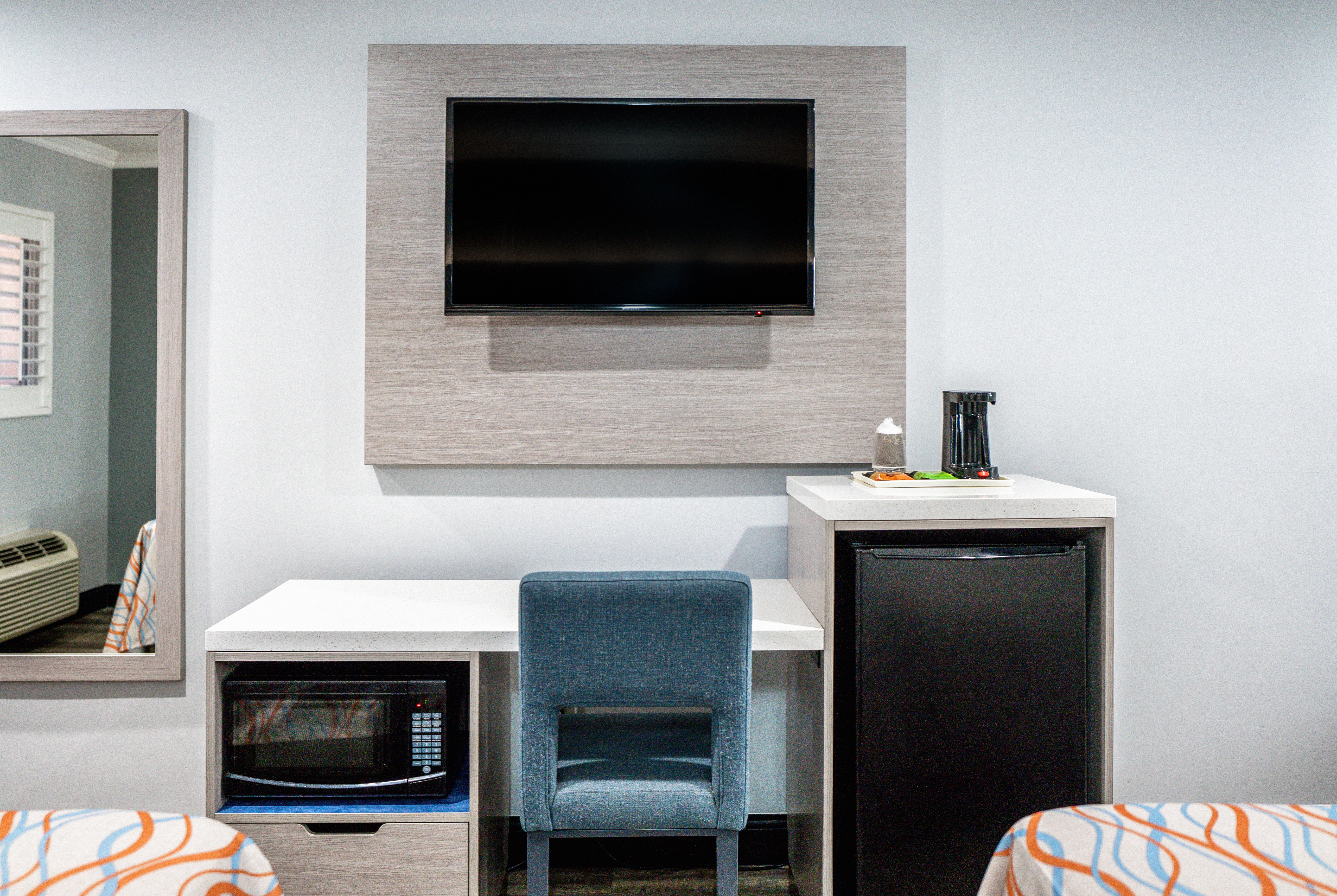Guest room at the Travelodge Inn & Suites by Wyndham Bell Los Angeles Area in Bell, California