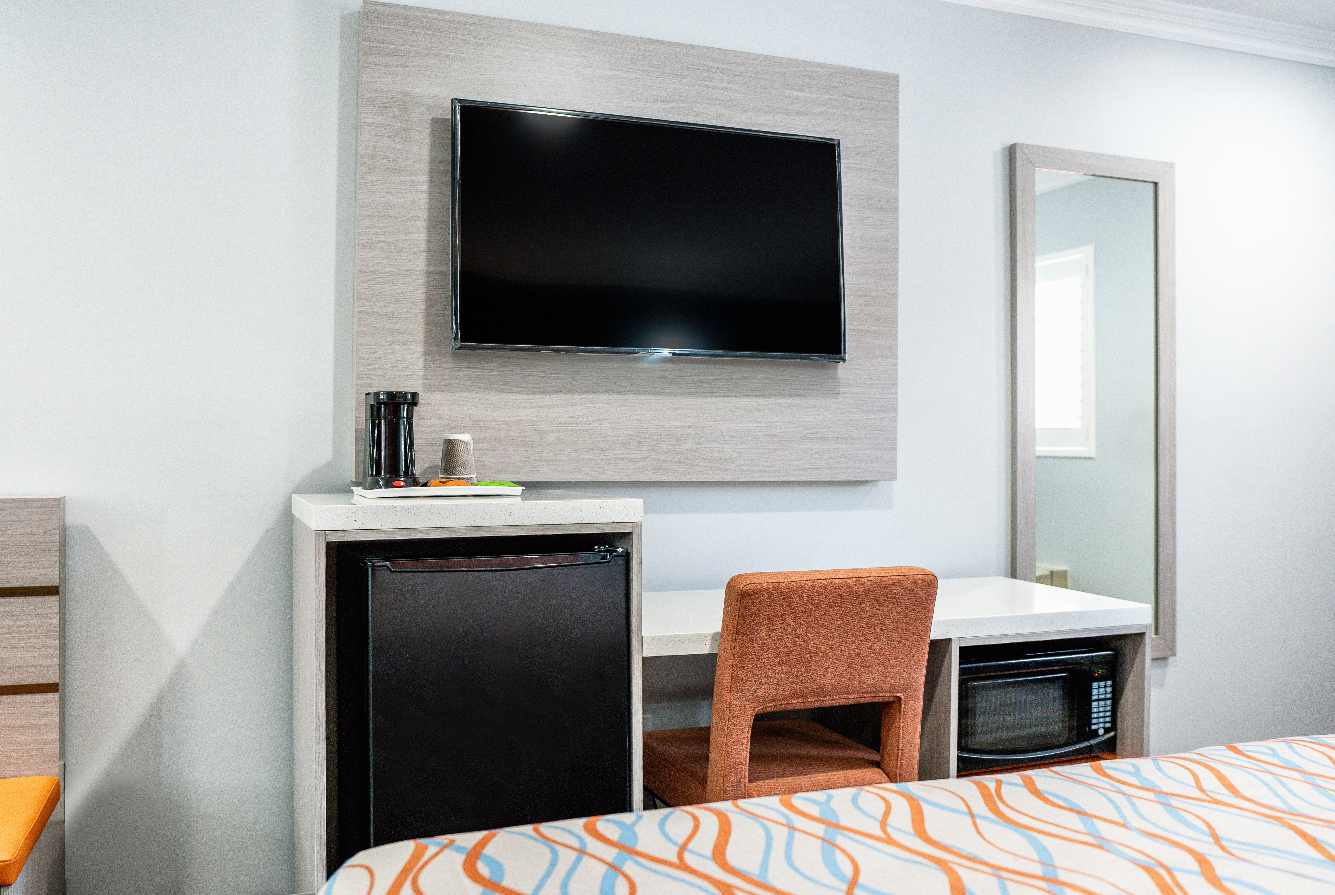Guest room at the Travelodge Inn & Suites by Wyndham Bell Los Angeles Area in Bell, California