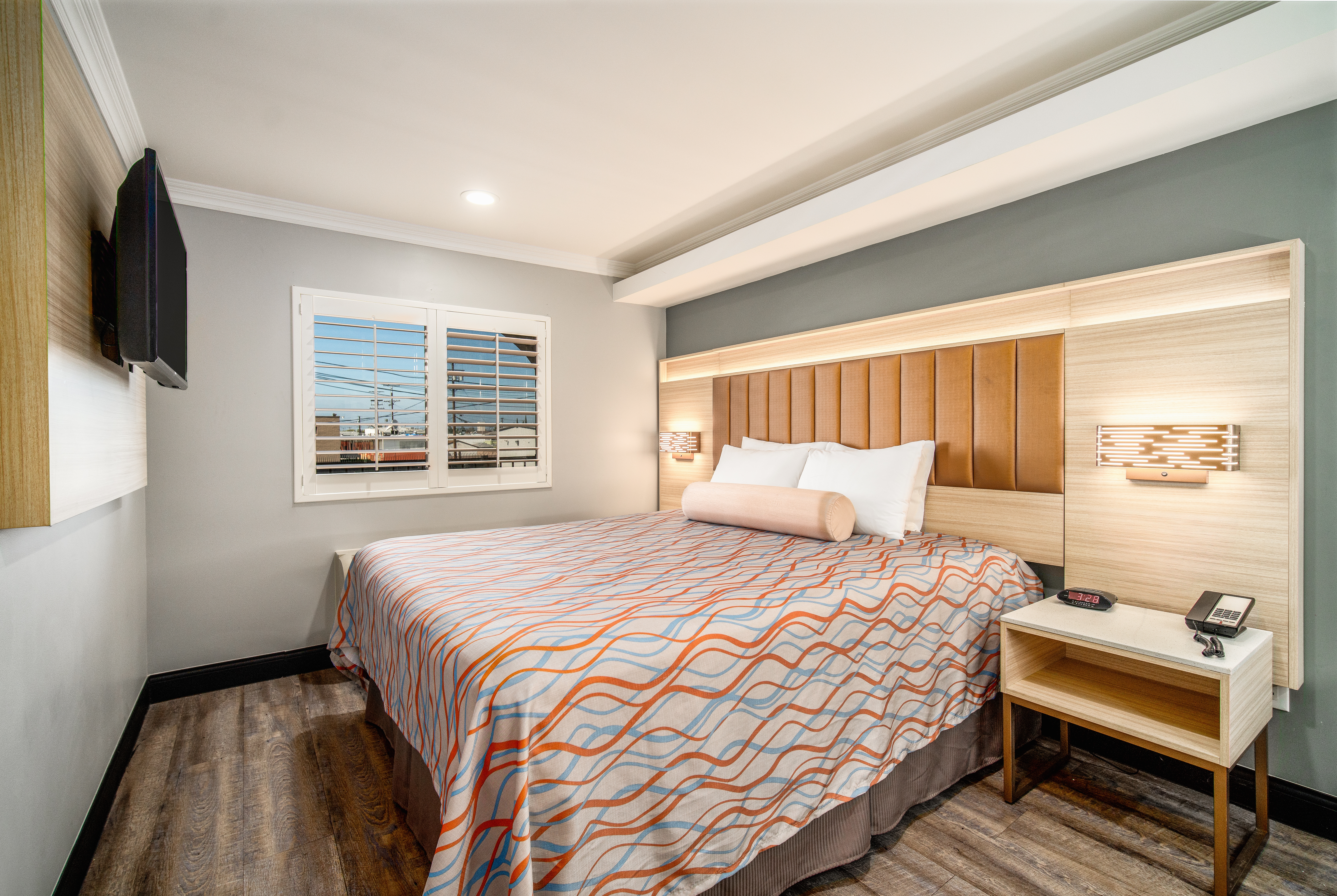 Guest room at the Travelodge Inn & Suites by Wyndham Bell Los Angeles Area in Bell, California