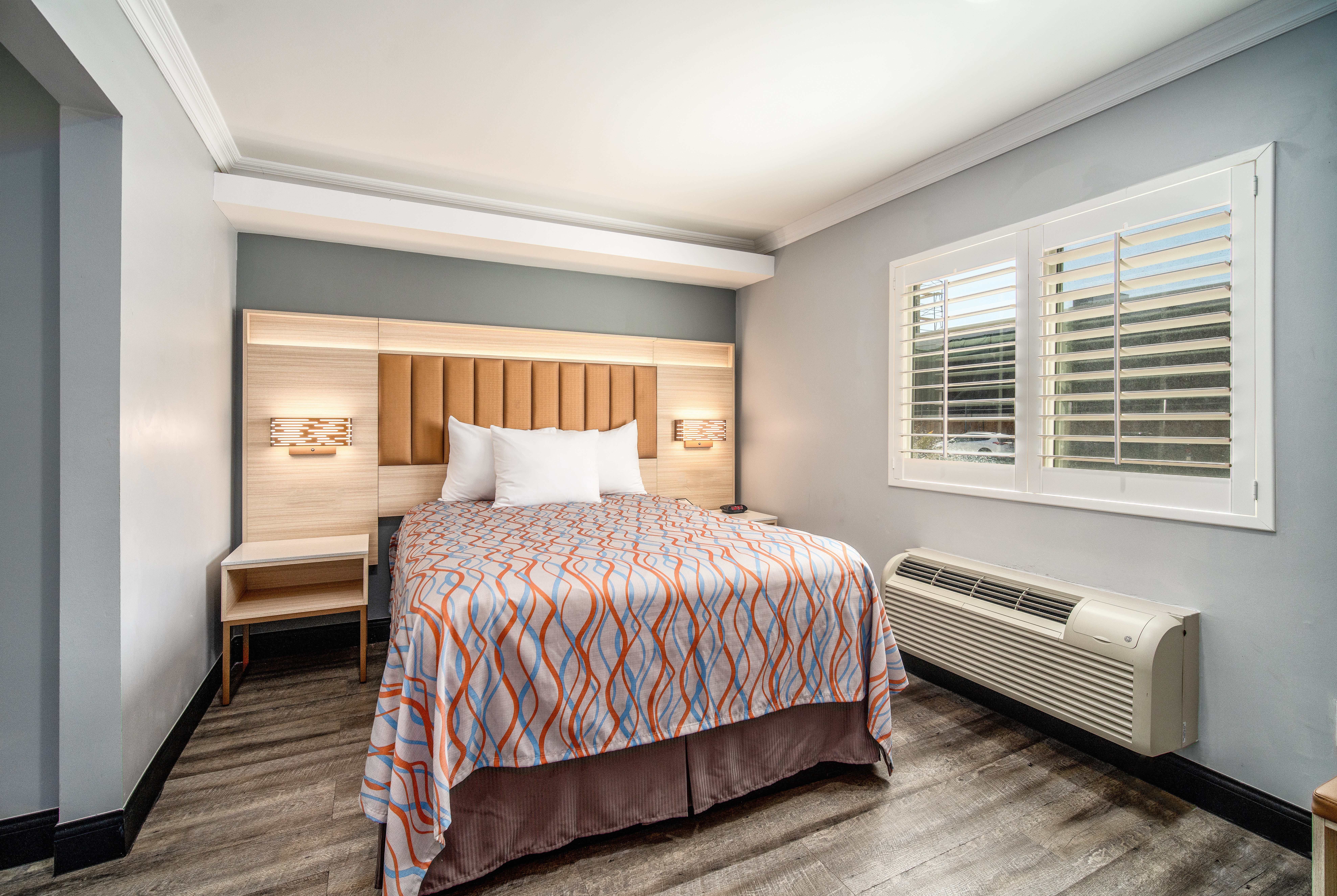Guest room at the Travelodge Inn & Suites by Wyndham Bell Los Angeles Area in Bell, California