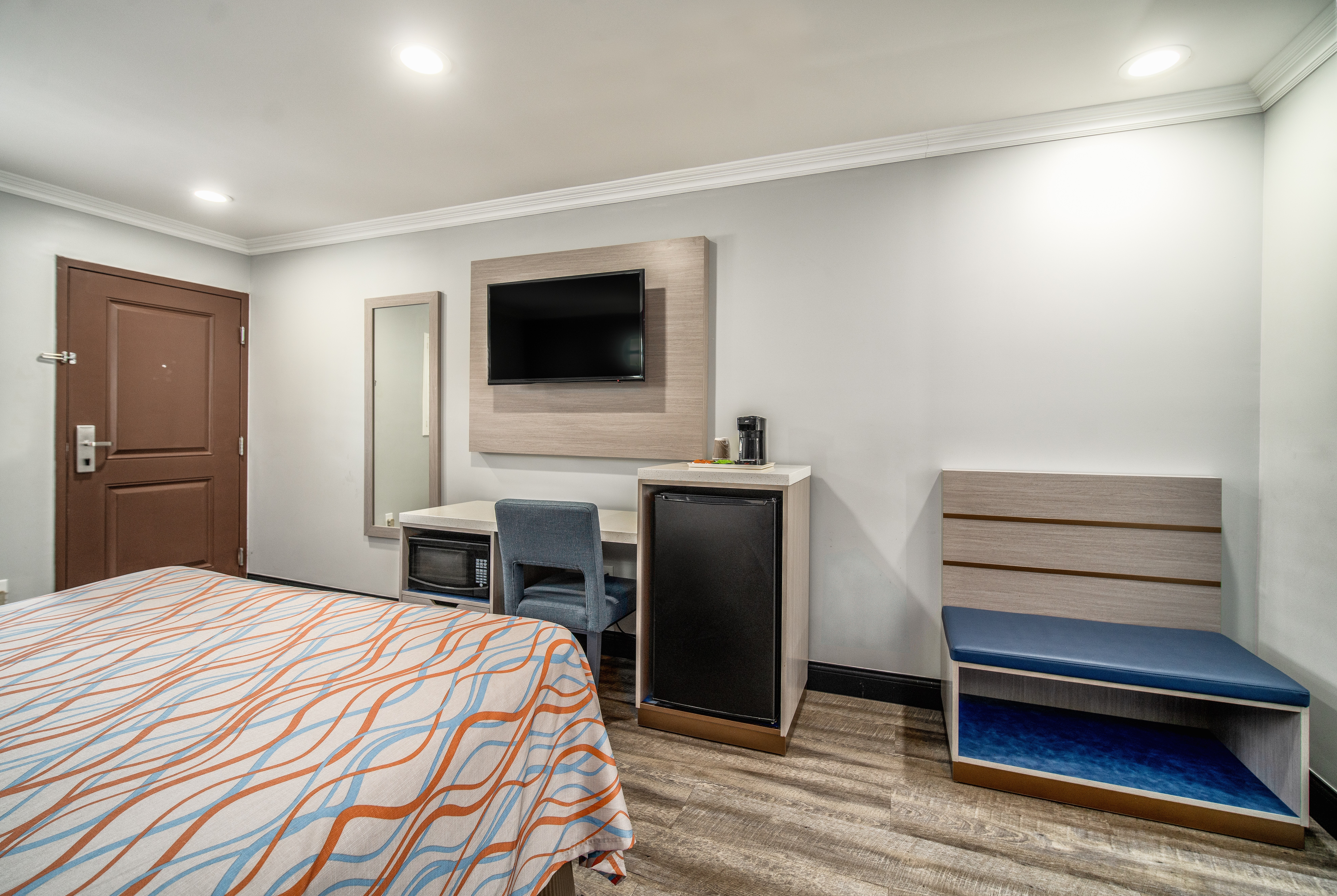 Guest room at the Travelodge Inn & Suites by Wyndham Bell Los Angeles Area in Bell, California