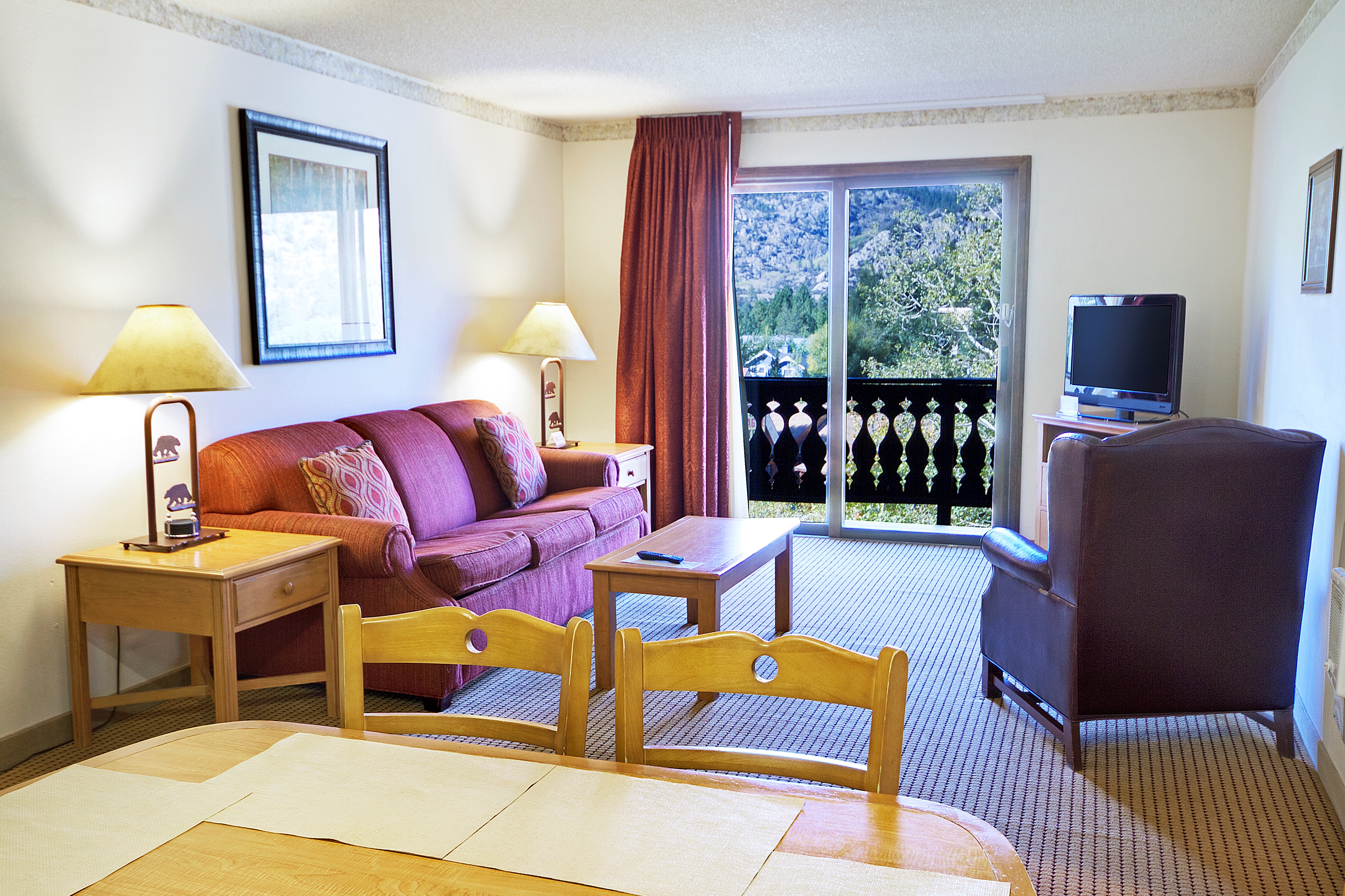 Guest room at the Heidelberg Inn in June Lake, California