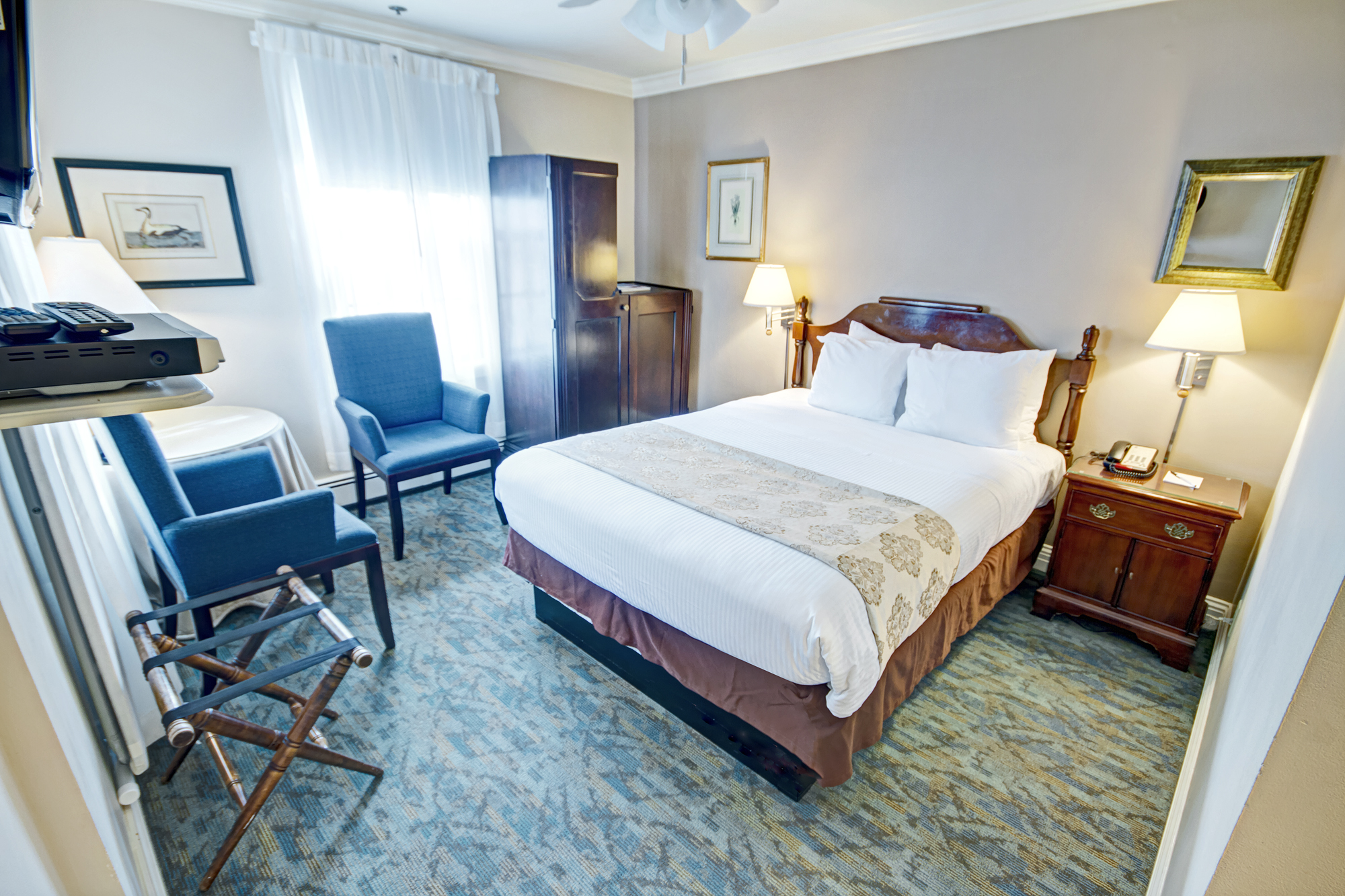 Guest room at the Inn At The Opera in San Francisco, California