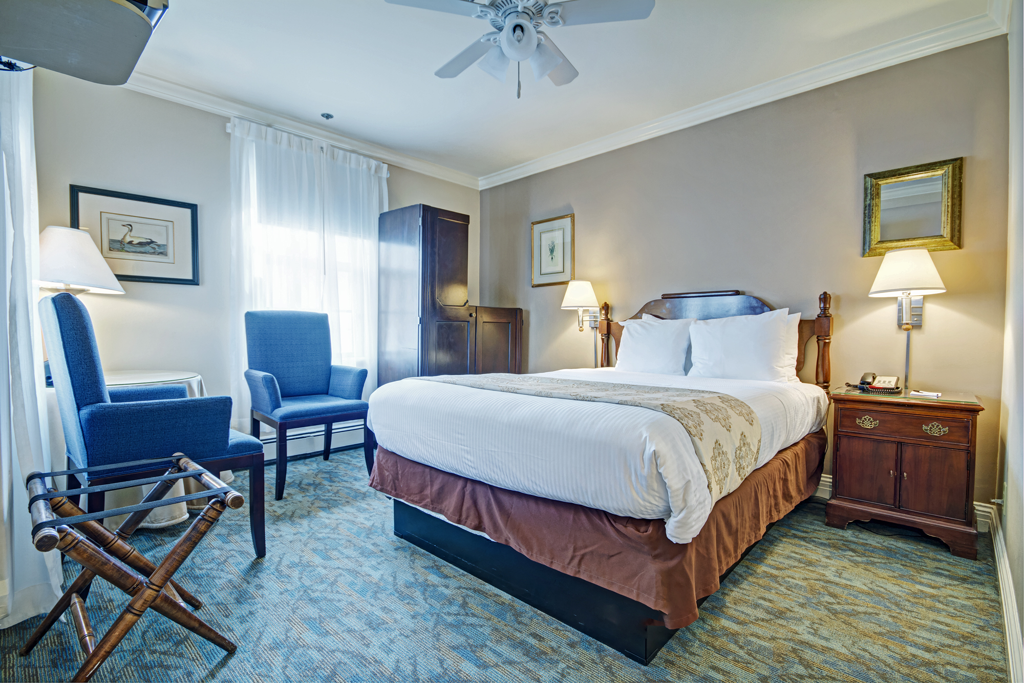 Guest room at the Inn At The Opera in San Francisco, California