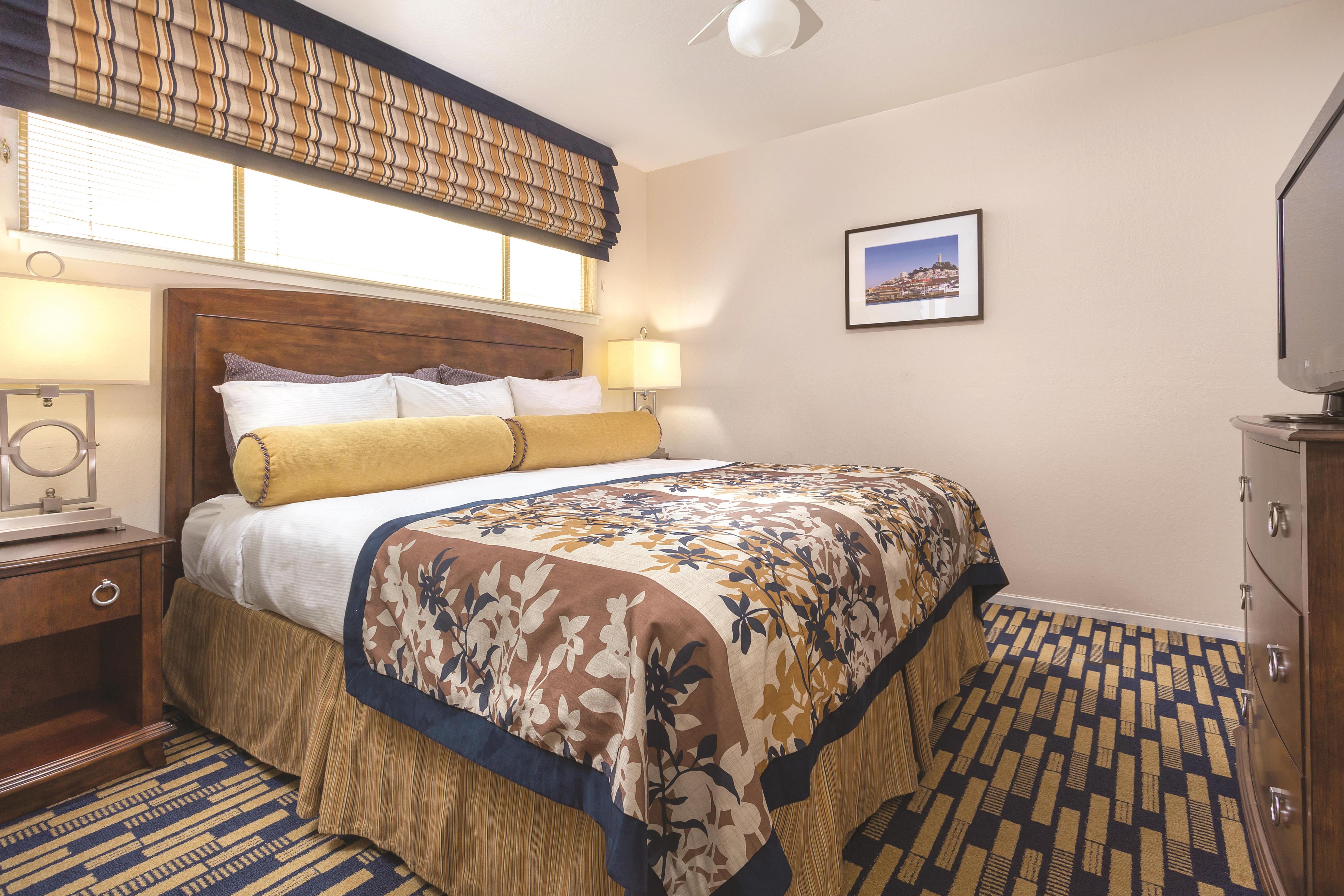 Guest room at the Suites at Fisherman's Wharf in San Francisco, California