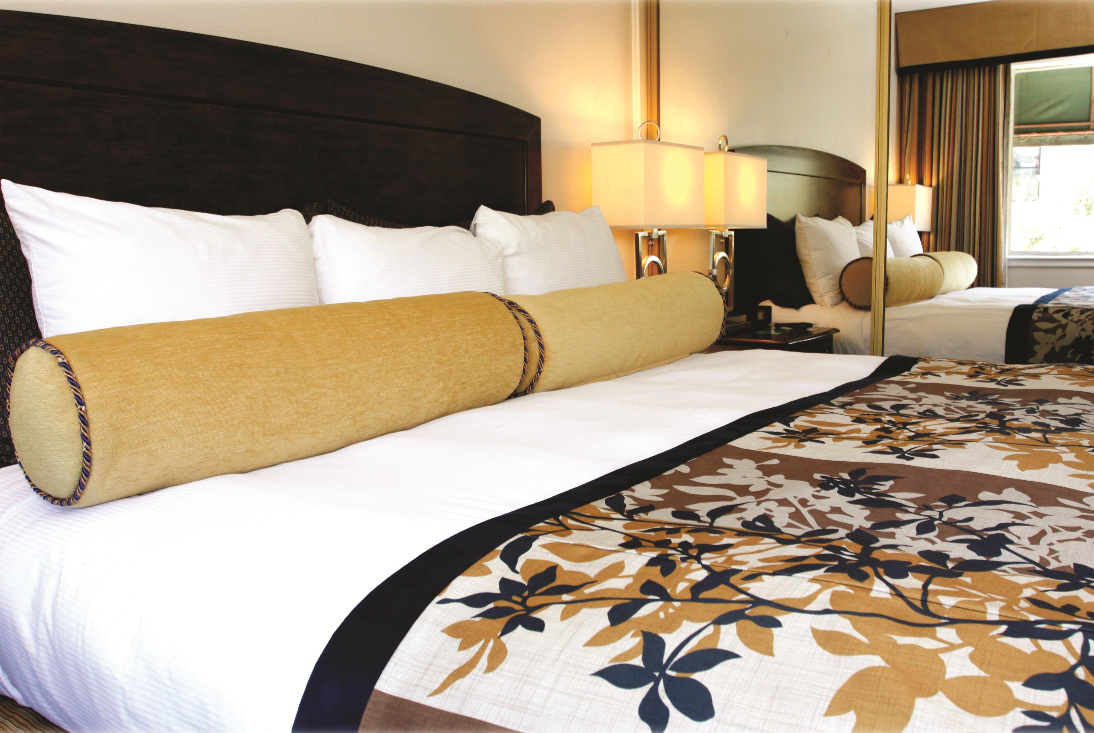 Guest room at the Suites at Fisherman's Wharf in San Francisco, California