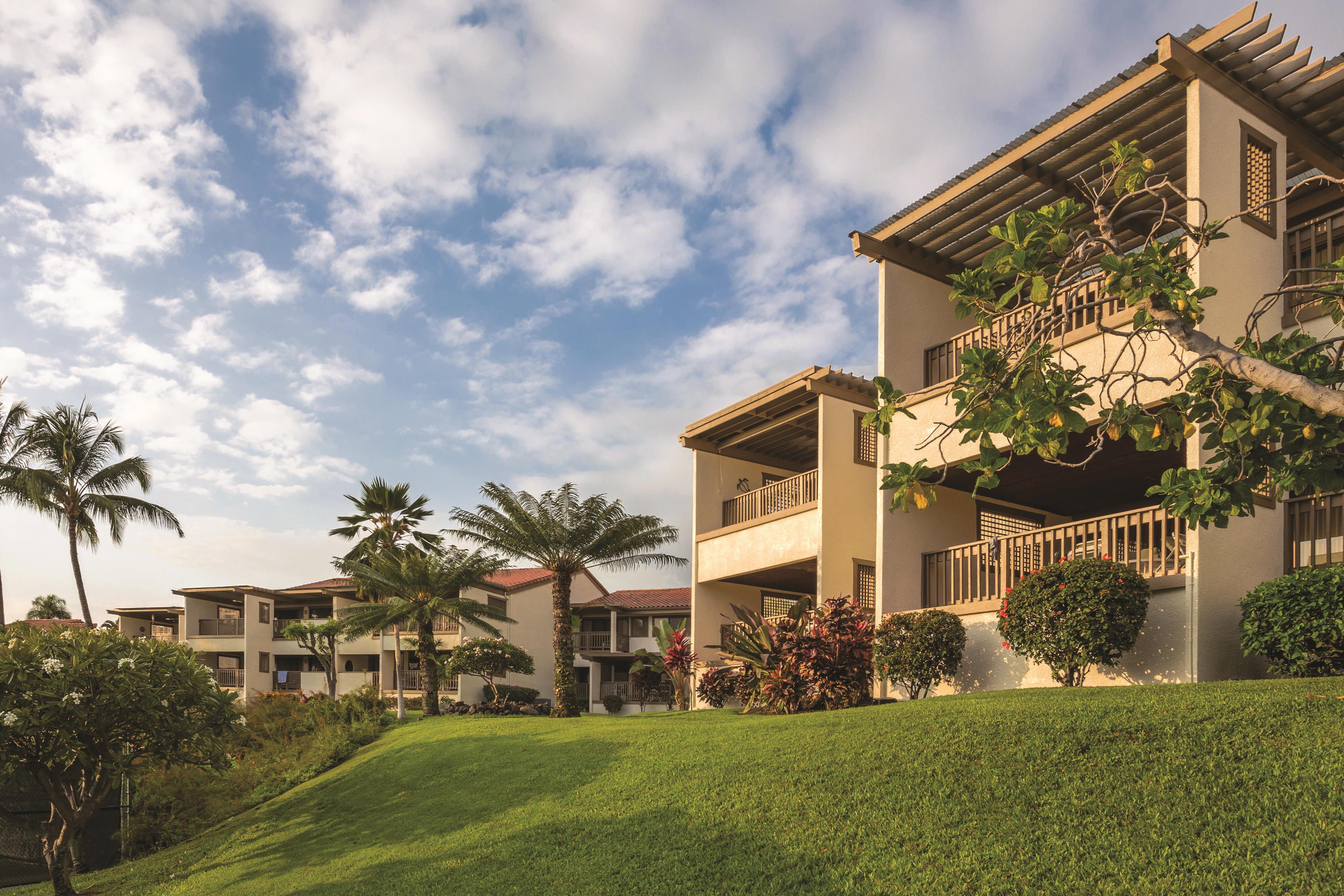 Exterior of Shell Vacations Club Kona Coast Resort hotel in Kailua Kona, Hawaii