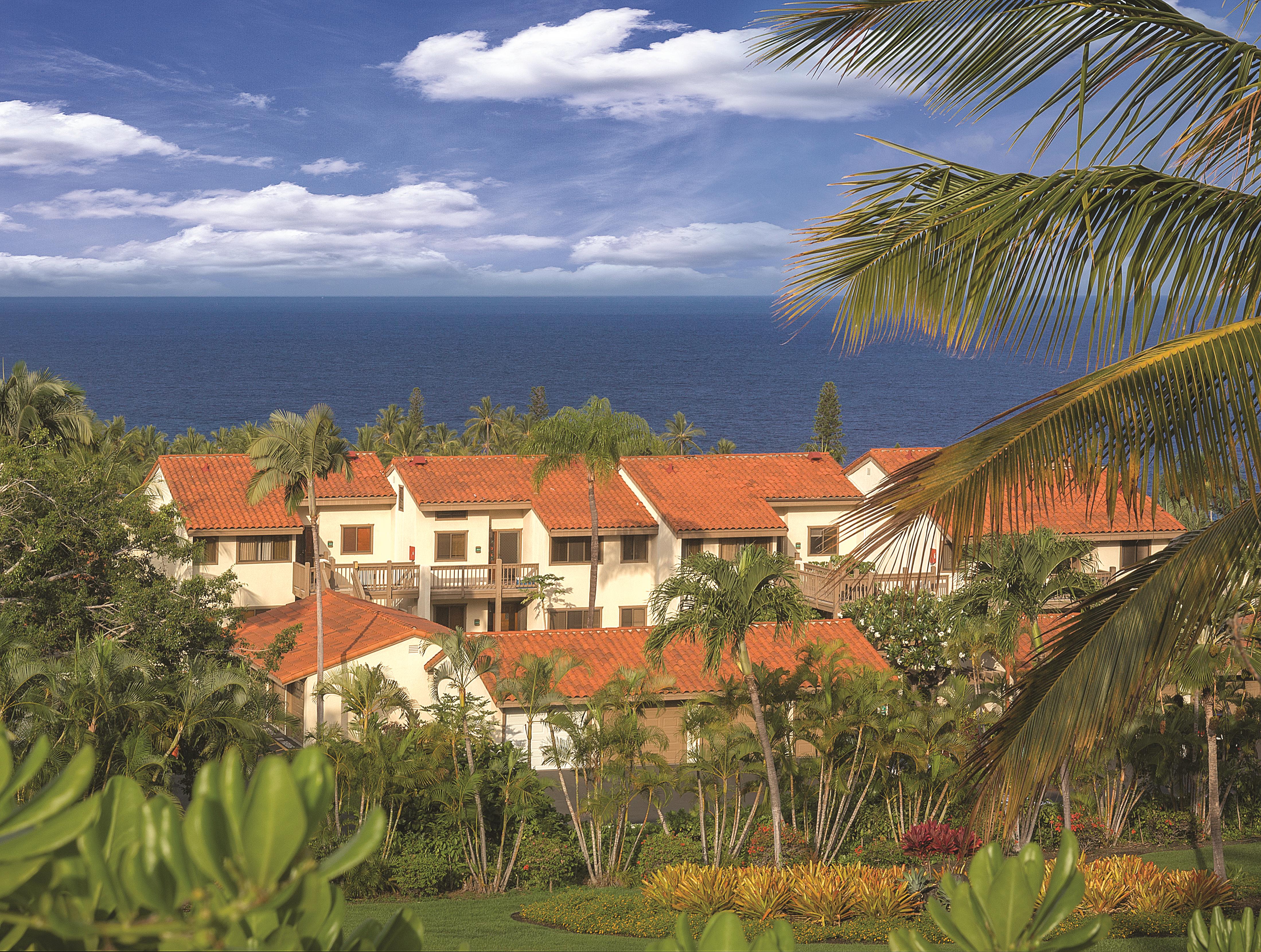 Exterior of Shell Vacations Club Kona Coast Resort hotel in Kailua Kona, Hawaii