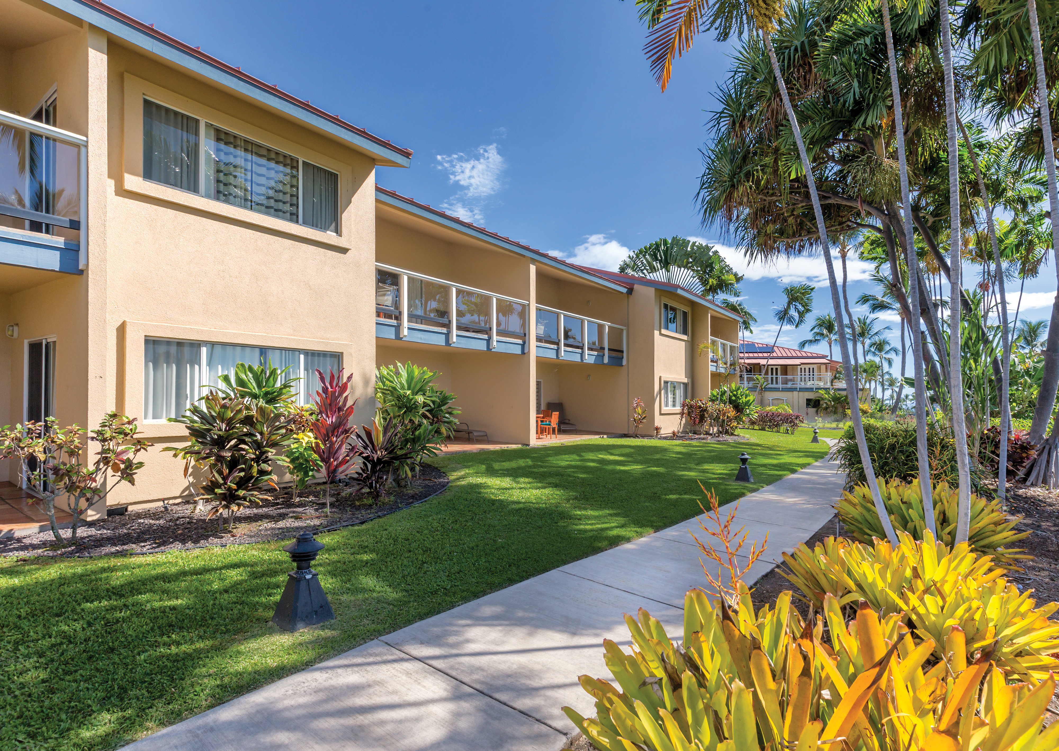 Exterior of Shell Vacations Club Kona Coast Resort hotel in Kailua Kona, Hawaii