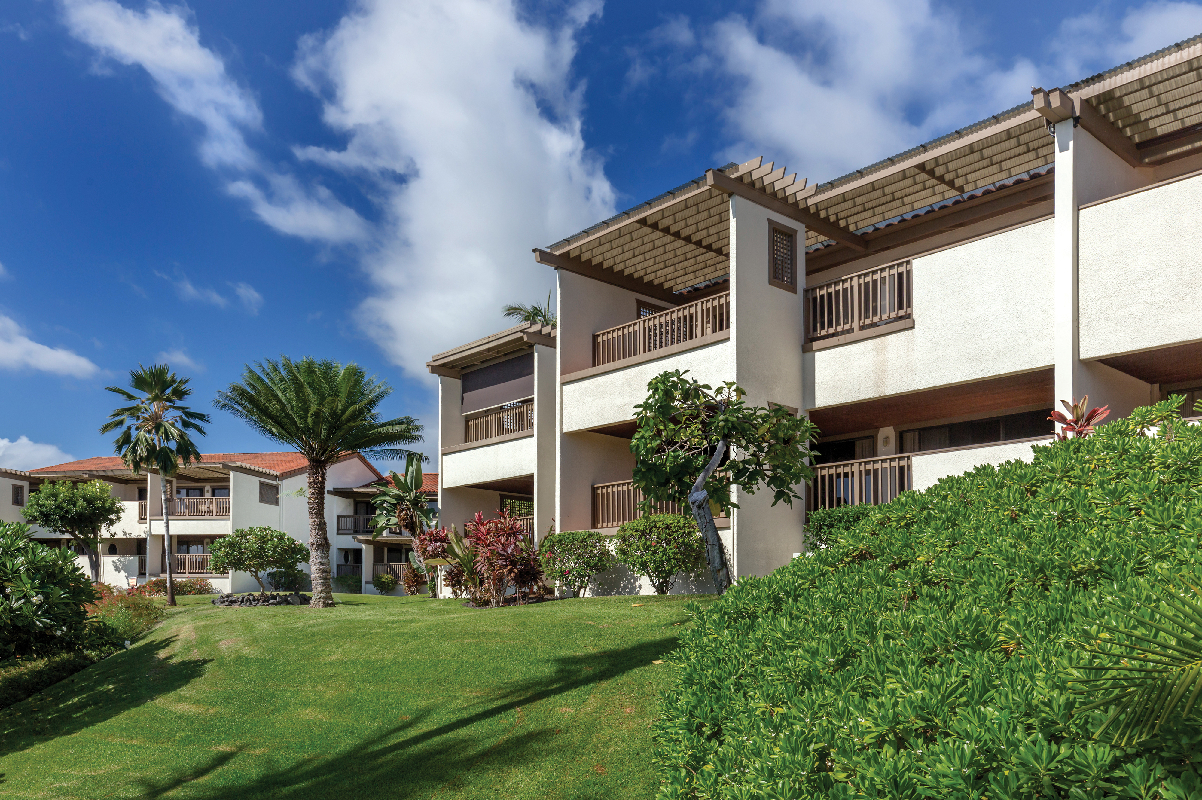 Exterior of Shell Vacations Club Kona Coast Resort hotel in Kailua Kona, Hawaii