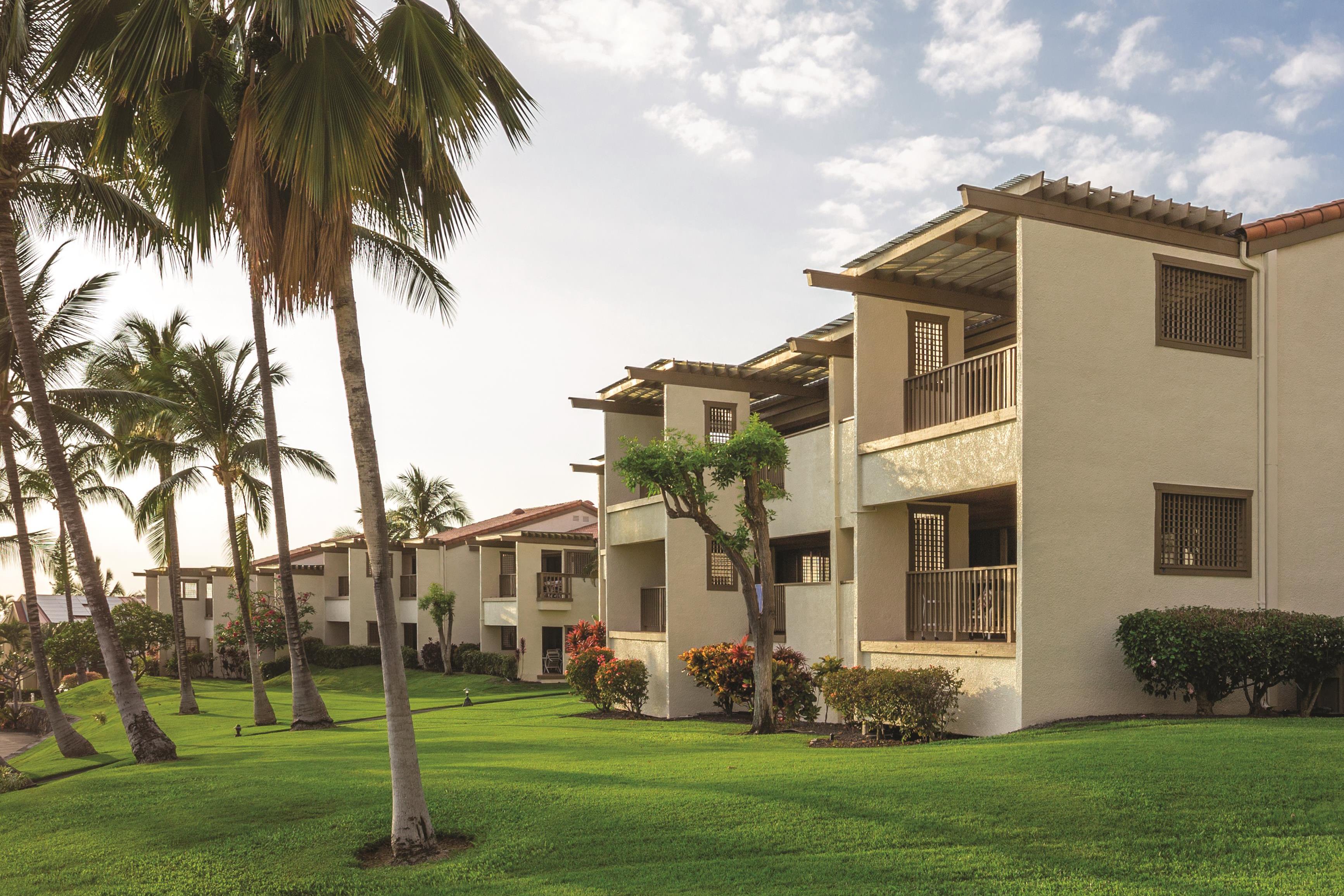 Exterior of Shell Vacations Club Kona Coast Resort hotel in Kailua Kona, Hawaii