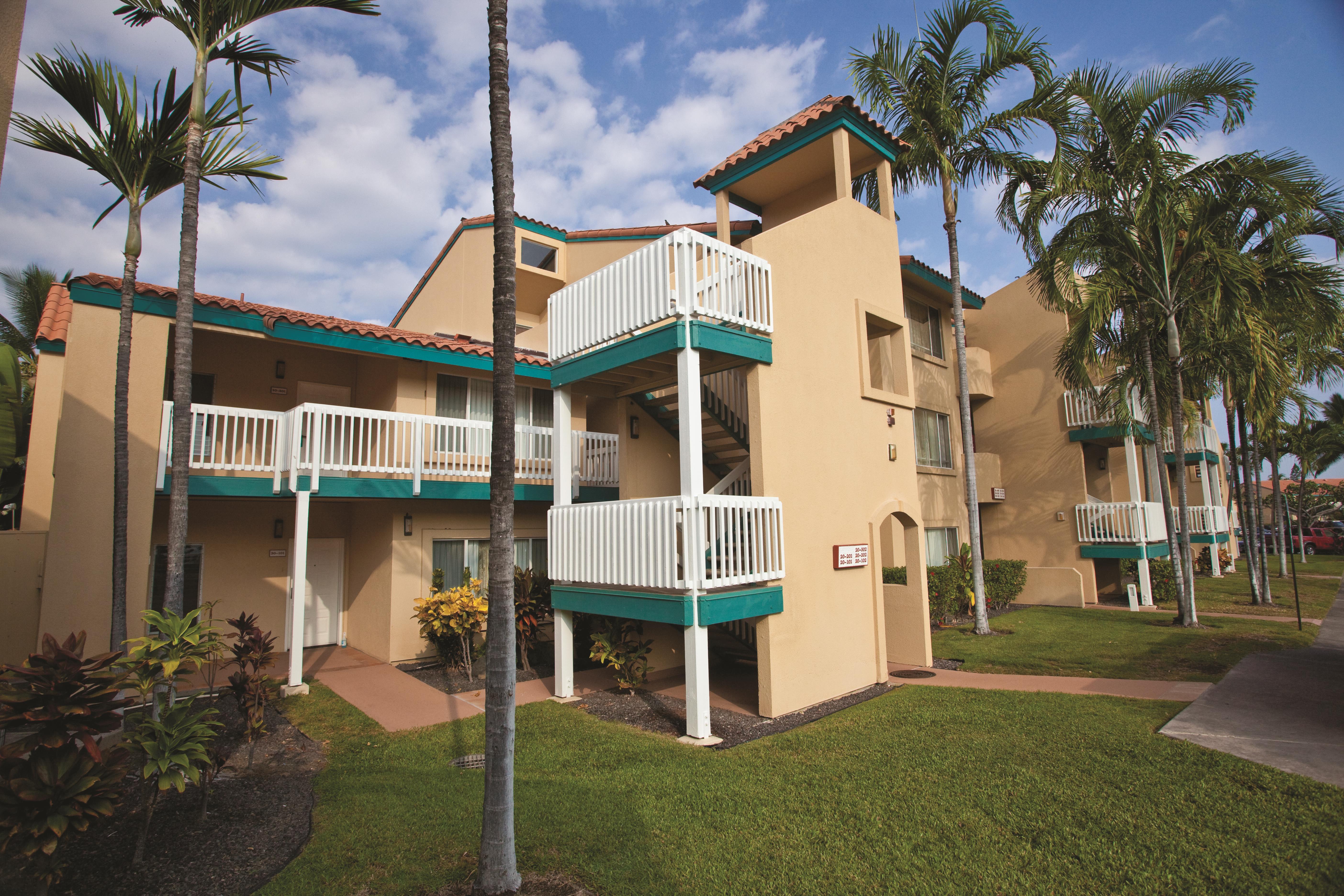 Exterior of Shell Vacations Club Kona Coast Resort hotel in Kailua Kona, Hawaii