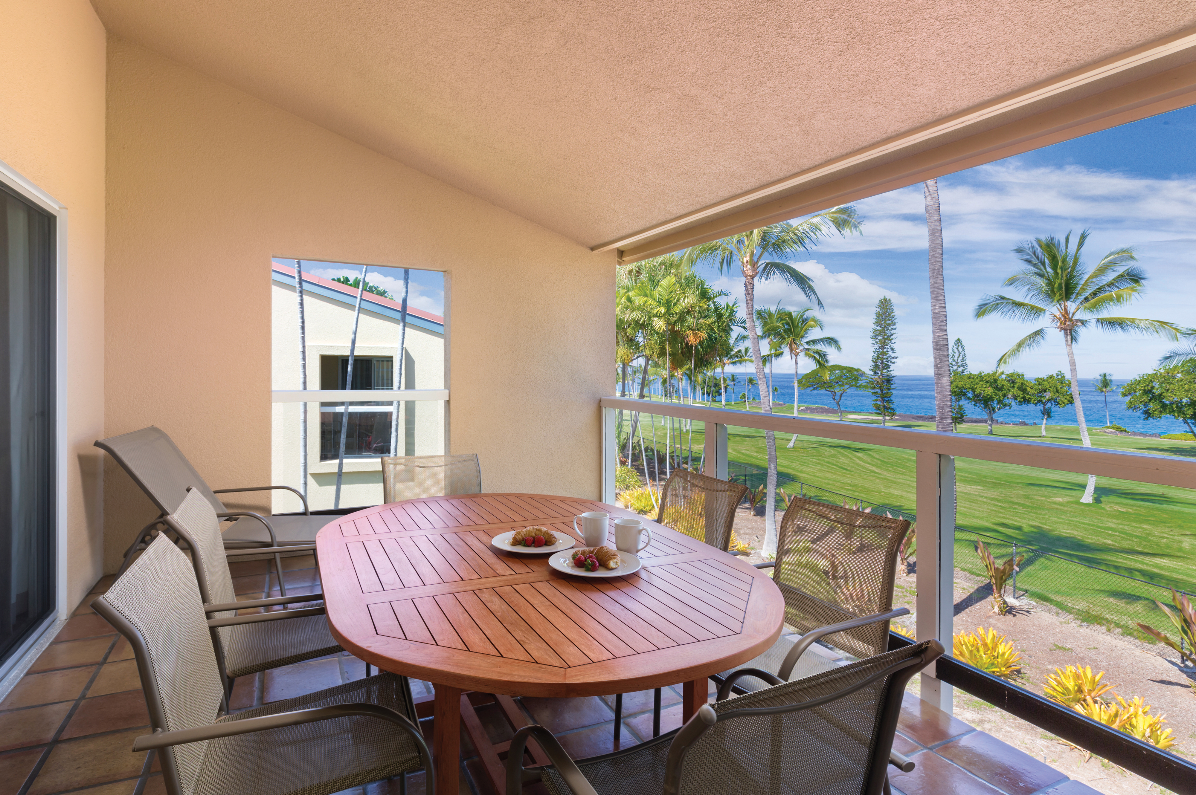 Guest room at the Shell Vacations Club Kona Coast Resort in Kailua Kona, Hawaii