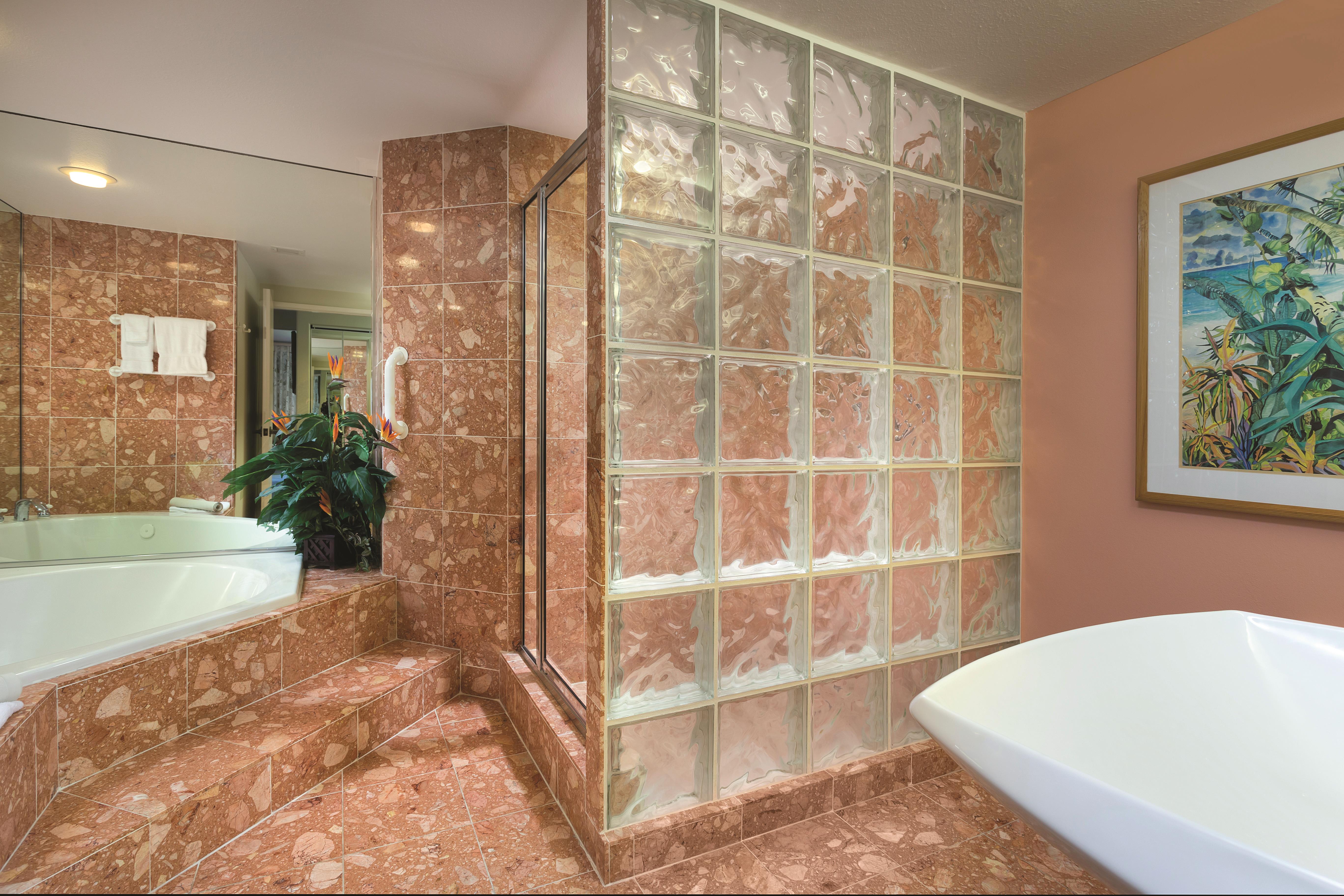 Guest room at the Shell Vacations Club Kona Coast Resort in Kailua Kona, Hawaii