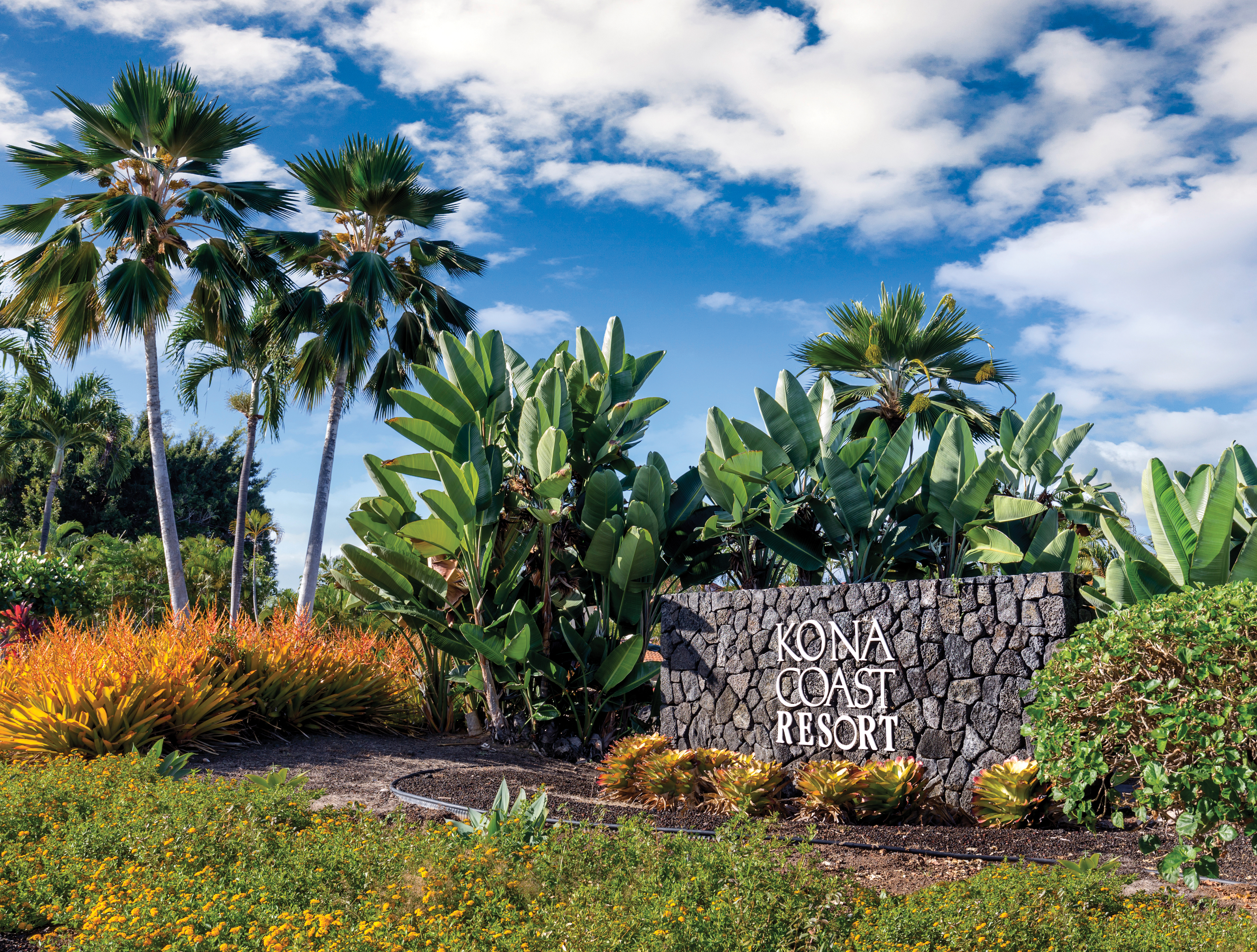 Exterior of Shell Vacations Club Kona Coast Resort hotel in Kailua Kona, Hawaii